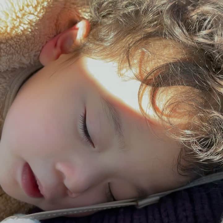 大塚良子のインスタグラム：「my sweet crazy hair♡ 毎日朝からずーっと喋ってる笑」