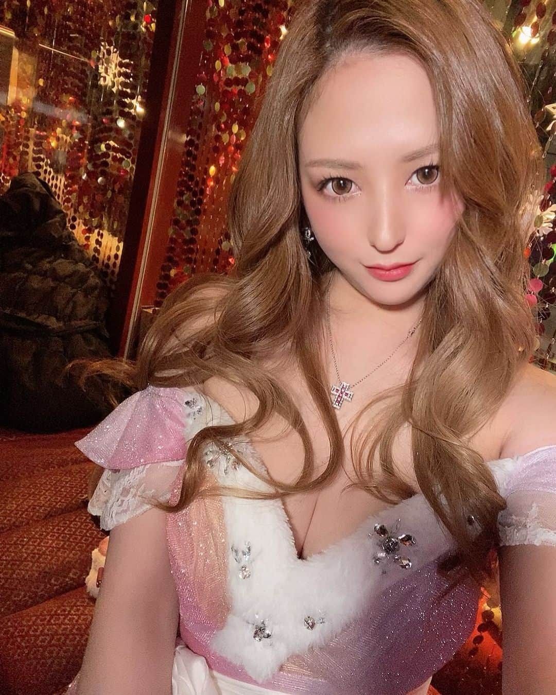 立花アヤカさんのインスタグラム写真 - (立花アヤカInstagram)「今年は全然クリスマスっぽくないサンタコスした ． ． #カイザー #カイザーグループ  #クラブミラノ #ミラノ  #京都 #祇園 #キャバクラ祇園 #京都キャバクラ #祇園キャバクラ #キャバクラ京都 #キャバクラ #キャバ嬢 #ホステス #京都飲み屋  #kaiser #kaiser_group #milano  #japan #kyoto #gion」1月4日 13時46分 - ayaka_milano