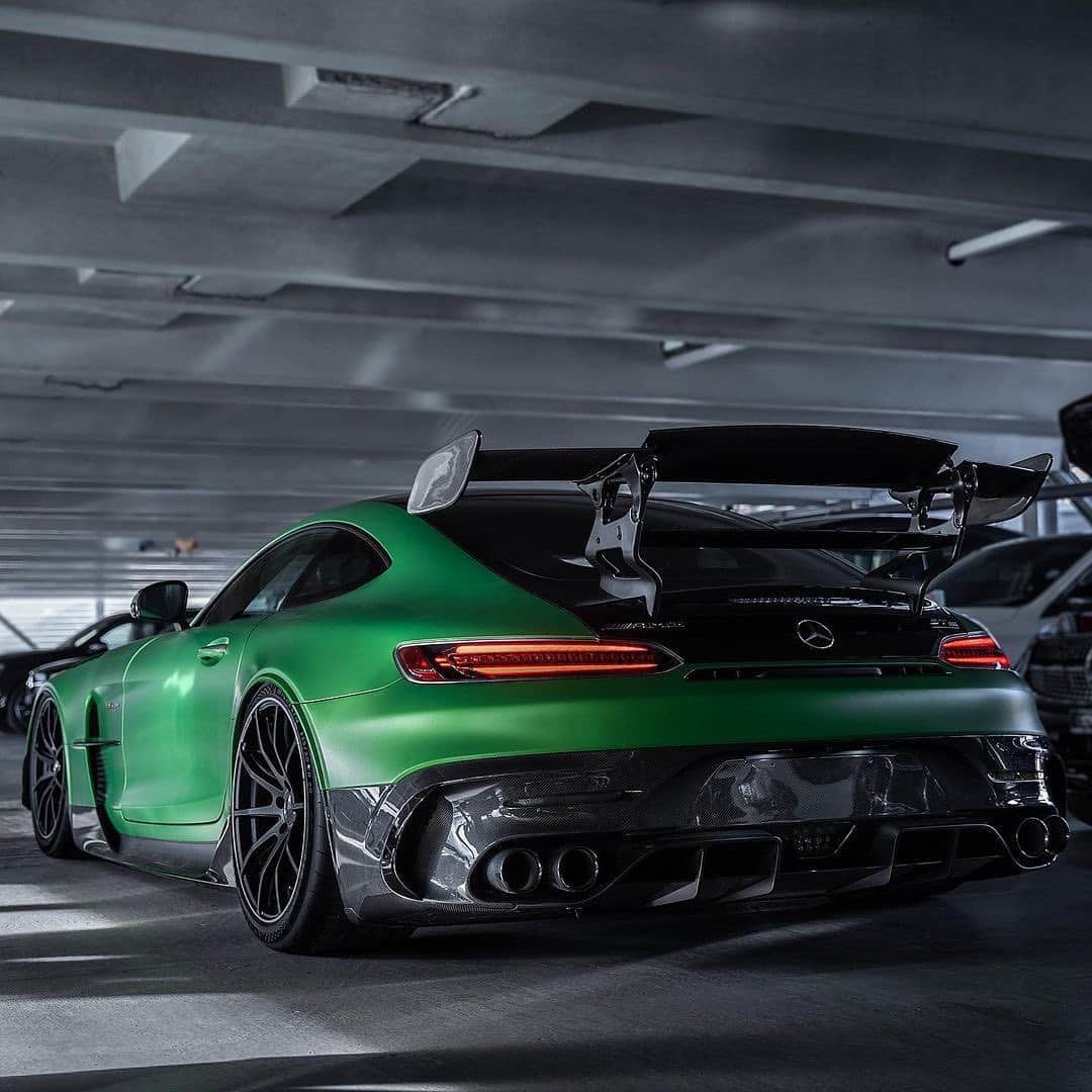 CARLiFESTYLEさんのインスタグラム写真 - (CARLiFESTYLEInstagram)「The Beast! AMG GT Black Series. Photo by @srs_swissrichstreets #carlifestyle」1月4日 13時46分 - carlifestyle