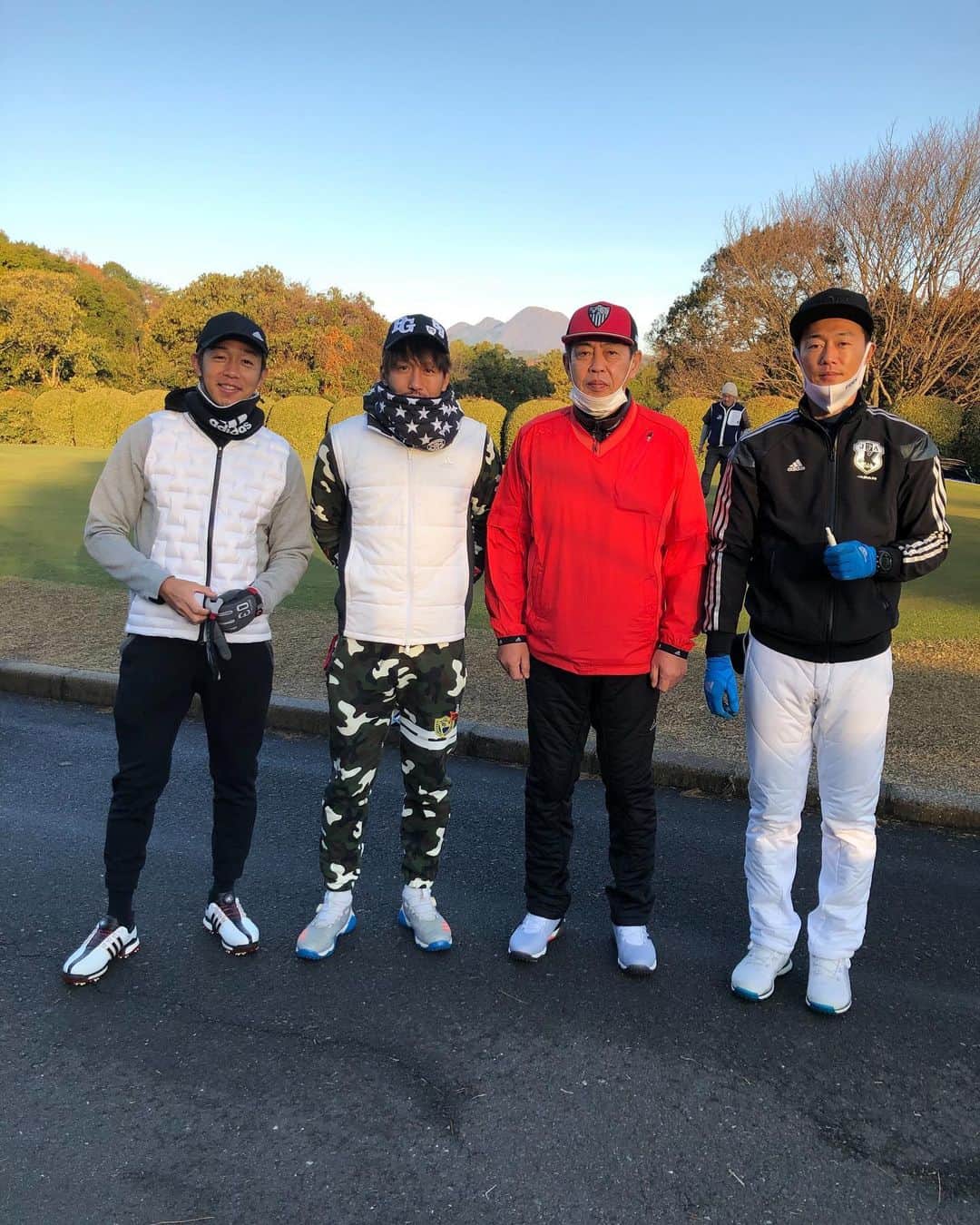 清武弘嗣のインスタグラム：「楽しかったオフの思い出😊✨ 毎年恒例のゴルフ！ . 沖縄のみなさん功暉をよろしくお願いします！ 徳島のみなさんありがとうございました！ . #家族ゴルフ #スコアはまずまず @fcryukyu  @tokushima_vortis」