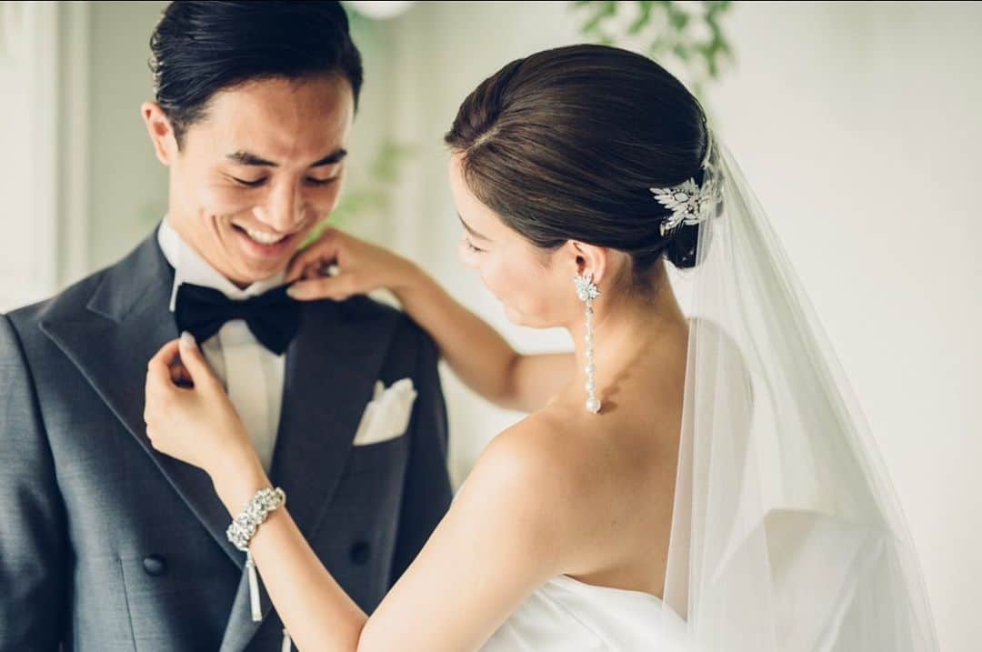 JUNOのインスタグラム：「A happy new year.﻿ ﻿ 明けましておめでとうございます。﻿ ﻿ 2020年は、愛する人と共に生きることが﻿ 私たちにとってどれほどかけがえのないものかを﻿ 実感する年となりました。﻿ ﻿ 2021年はその気持ちを忘れずに﻿ これからご結婚されて家族になられる皆様との﻿ 出会いを大切にし、﻿ 大切な方を一緒に大切に思いながら、﻿ 心を込めて最愛の一日を彩って参ります。﻿ ﻿ どんな些細なことも、ぜひ私たちにお話ください。﻿ ﻿ 皆様にとって温かく愛に溢れる一年に﻿ なりますように。﻿ ﻿ JUNO﻿ ﻿ ﻿ #inesdisanto﻿﻿ #MARCHESA﻿﻿ #antonioriva﻿﻿ #naeemkhan﻿﻿ #inmaculada﻿﻿ #kennethpool﻿﻿ #zacposen﻿﻿ #juno﻿﻿ #junowedding﻿﻿ #wedding﻿﻿ #weddingdress﻿﻿ #viktorandrolf ﻿﻿ #lenamedoyeff ﻿﻿ #ジュノ﻿﻿ #ウエディング﻿﻿ #ウェディング﻿﻿ #ウエディングドレス﻿﻿ #ウェディングドレス﻿﻿ #ドレス﻿﻿ #プレ花嫁﻿﻿ #2021秋婚﻿﻿ #2021春婚﻿﻿ #福岡花嫁﻿﻿ #東京花嫁﻿﻿ #九州花嫁﻿﻿ #関東花嫁﻿ ﻿」