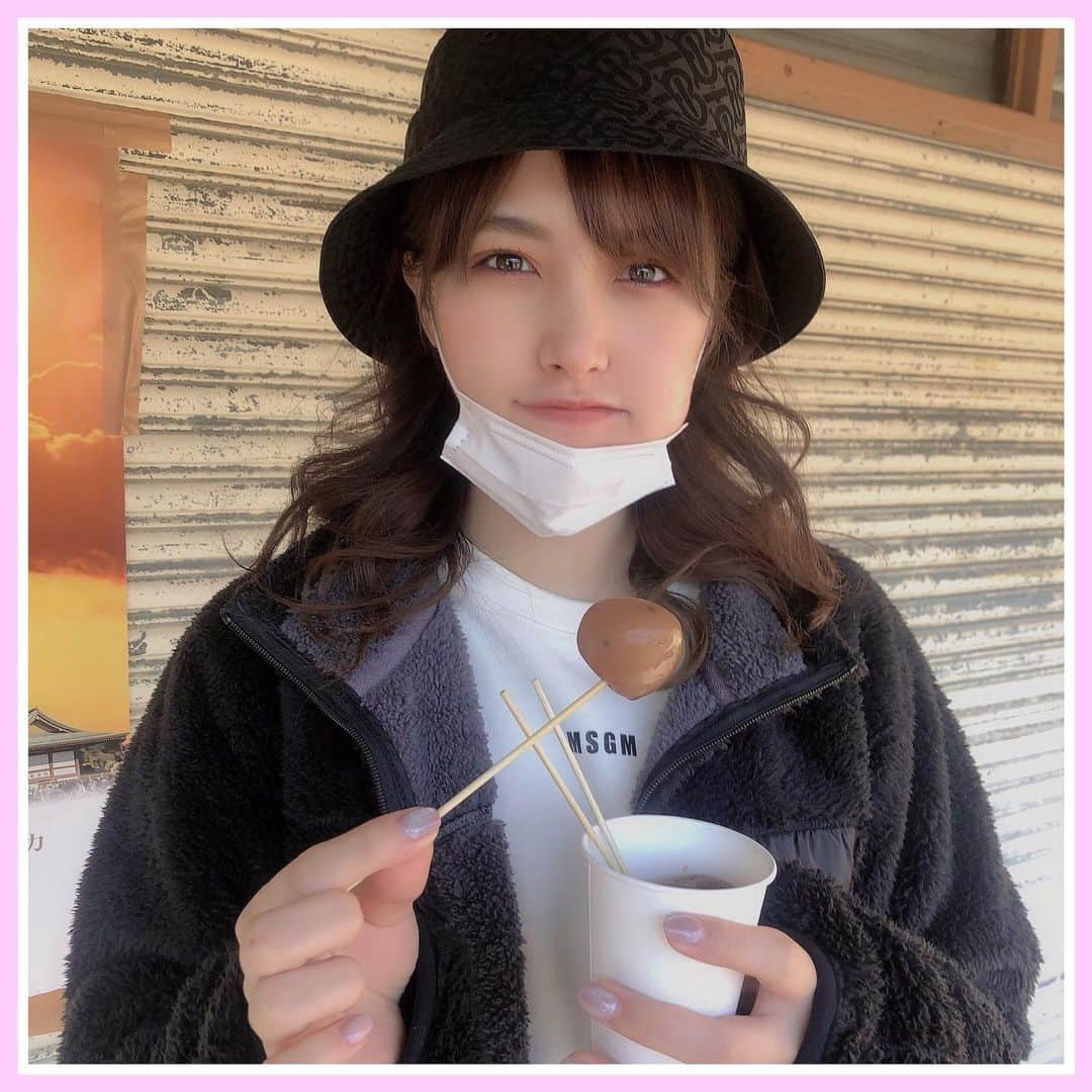 くるす蘭さんのインスタグラム写真 - (くるす蘭Instagram)「.﻿ ﻿ ﻿ ﻿ ﻿ たまこんにゃく ♥ ﻿ ﻿みんな屋台で絶対これ食べるみたいなのある？  成田山新勝寺のこのたまこんにゃくとかあるところ(語彙力) 雰囲気あって好き^^ ﻿ ﻿ ﻿ ﻿ ﻿ ﻿ ﻿ ﻿ ﻿ ﻿ ﻿ ﻿ ﻿ #happynewyear #初詣 #20201 #自撮り #自撮り女子 #selfie #selfies #셀카 #셀카그램 #自拍 #ゼロイチファミリア  #kawaii」1月4日 14時17分 - randayo_76