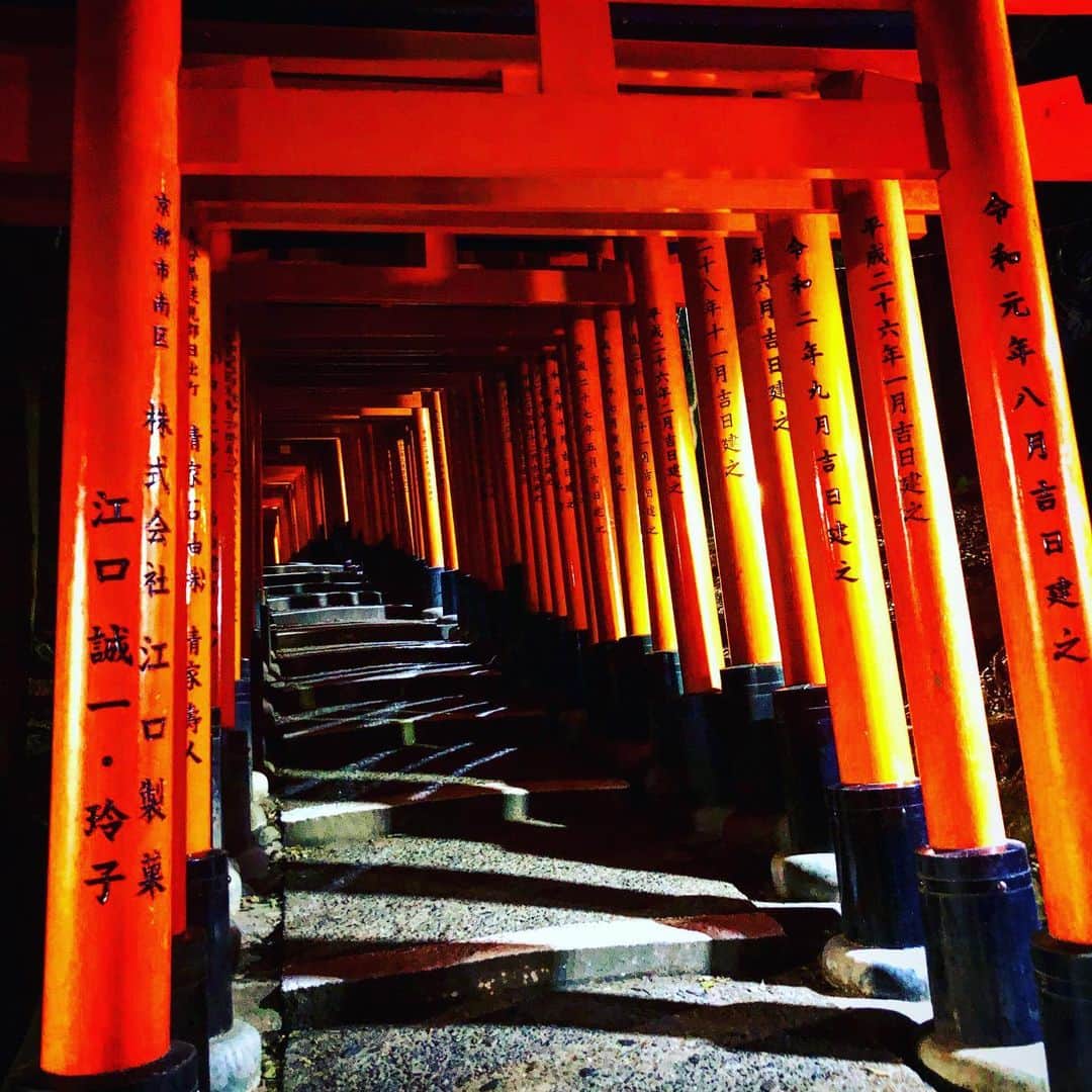 伊藤達彦さんのインスタグラム写真 - (伊藤達彦Instagram)「京都⛩ #神社巡り #1年記念日 #プレゼントありがとう #今年もよろしくお願いします🐮」1月4日 14時23分 - hakonehiko