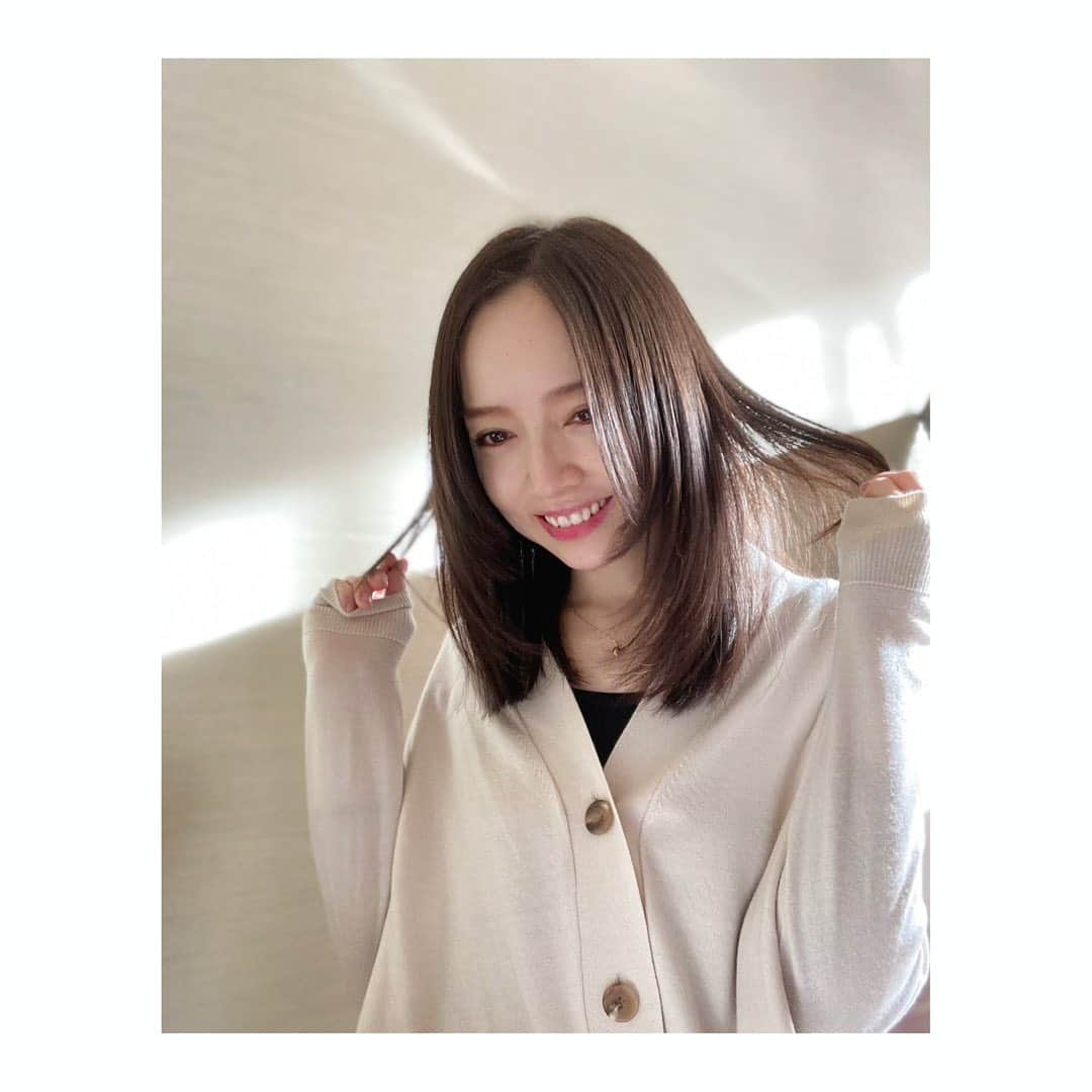 宮本笑里さんのインスタグラム写真 - (宮本笑里Instagram)「自宅にて、 素敵な方にヘアカットしてもらった。  本当ありがたいです。  ながーかった髪の毛だいぶ軽くなりました！  #ヘアカット　#ドライカット　#newhair」1月4日 14時25分 - emirimiyamoto