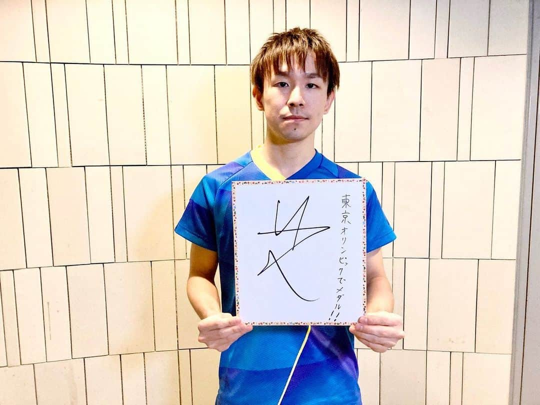 丹羽孝希さんのインスタグラム写真 - (丹羽孝希Instagram)「「東京オリンピックでメダル!!」﻿ 丹羽選手も目標に向かって新たな1年をスタートさせています✨﻿ 今日から仕事始めの方も多いと思いますが、新たな年を一緒に頑張っていきましょう‼️﻿ ﻿ 本年もどうぞよろしくお願いいたします🙇‍♀️﻿ ﻿ 【KOKI NIWA  GOODS 年末年始キャンペーンは1/6まで✨】﻿ https://t4management.official.ec/﻿ ﻿ ‪#卓球‬﻿ ‪#tabletennis‬﻿ ‪#丹羽孝希‬﻿ ‪#KOKINIWA‬﻿ ‪#2021‬  📷Svenson Sports」1月4日 14時41分 - allforkokiniwa