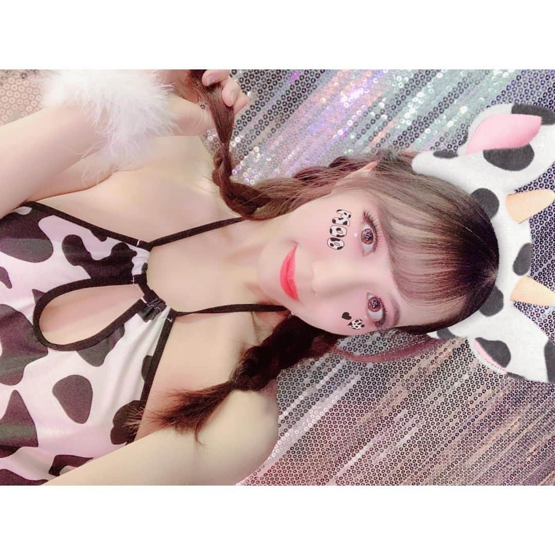 南まゆさんのインスタグラム写真 - (南まゆInstagram)「♡ 2021年 今年もぉ〜🐮💗 宜しくお願いします❤️ . .  #浅草ロック座　#浅草　#日本 #お正月　#新春公演　#響　#2021 #2021年 #1月　#ストリップ　#日本芸術　#ステージ　#show #日本のお正月　 #うし #丑年　#🐮」1月4日 15時01分 - mayuminami1127