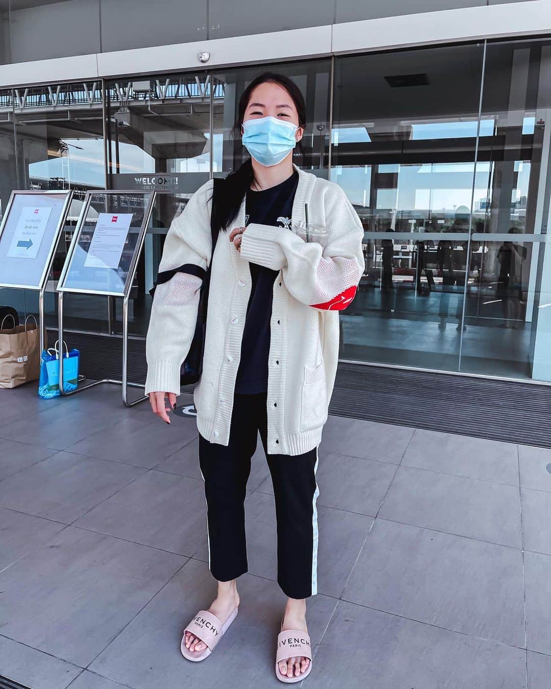 ラチャノック・インタノンのインスタグラム：「Wish me luck in this tough month, stay strong to everyone 💪🏼🙂 #yonexthailandopen2021 #toyotathailandopen2021 #worldtourfinals2021 #CourtsAreCalling」