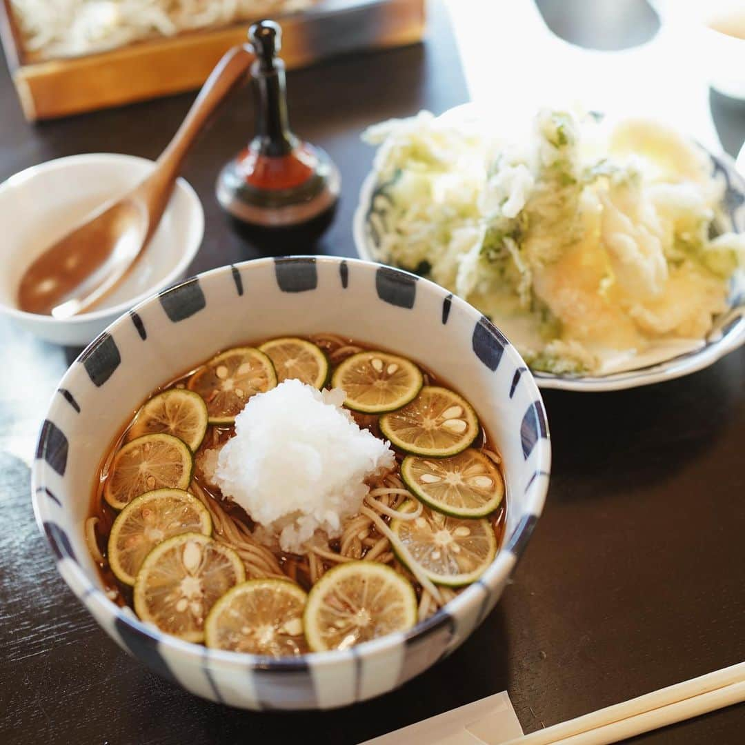 喜田彩子さんのインスタグラム写真 - (喜田彩子Instagram)「﻿ ﻿ 今日からお仕事が始まりました！！﻿ ﻿ が、まだまだ2020年の投稿出来ていない写真も多いのです。。﻿ ﻿ こちらは大晦日の日🐭﻿ 毎年大晦日にお礼参りに行き、年越し蕎麦を食べることが我が家の過ごし方。﻿ ﻿ 今年は“鎌倉 松原庵 欅”でいただきました✨﻿ 美味しいお蕎麦を食べるのが大晦日の楽しみです♡♡﻿ ﻿ ﻿ #2020 #2020last #20201231 #大晦日 #年越しそば #年越し蕎麦 #鎌倉松原庵欅 #鎌倉松原庵 #蕎麦 #蕎麦屋 #原宿#harajuku#하라주쿠」1月4日 15時14分 - ayacokida