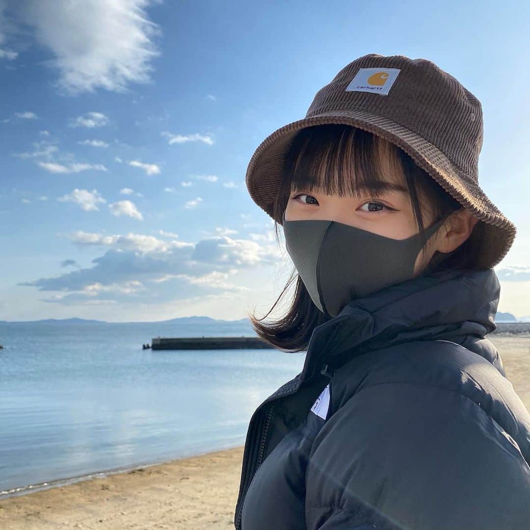 村上なずなのインスタグラム：「今日から冬休みの課題やる(^^)🎶﻿ 冬休み残り3日！まにあうかな＾＾﻿ ﻿ ﻿ ﻿ #バケハ#carhartt #jk #jkブランド #jkの素敵な思い出 #日間賀島#海 #おしゃれ好きな人と繋がりたい #おしゃれ好き通信 #おしゃれさんと繋がりたい #オシャレさんと繋がりたい #韓国女子 #韓国男子 #韓国好きな人と繋がりたい #韓国好きな人と仲良くなりたい #いいね返し #いいね返しは絶対 #fff #lfl #lf4 #04line #04년생 #좋아요반사 #좋아요그램 #팔로우환영 #팔로미 #팔로우미﻿」
