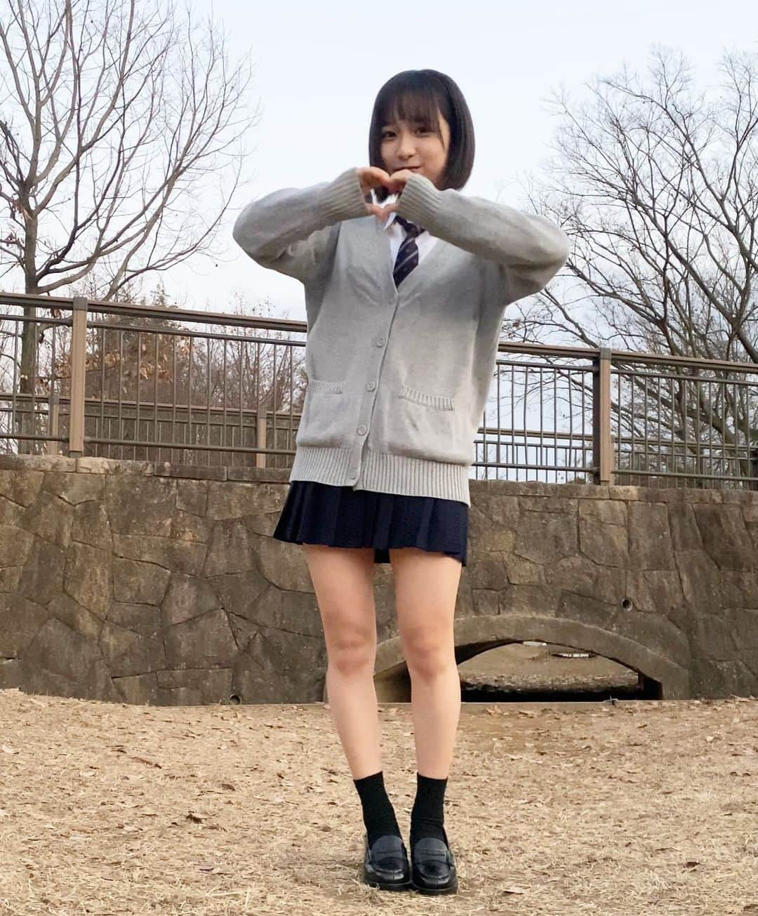 佐藤ひなたさんのインスタグラム写真 - (佐藤ひなたInstagram)「・ ・ この前ダンス撮った時のpic'٩꒰｡•◡•｡꒱۶'  めっちゃ寒かったけど ダンスしてる時は楽しくて♪♪♪  冬休みの宿題は無事終わってるよ(◍˃̶ᗜ˂̶◍)ﾉ"  コメント長文も嬉しいよ！ ありがとう❤︎ みなさんがいろんな投稿にコメントしてくれるのが 本当にありがたいし嬉しい❤︎  #制服 #メイク #ハート #夕方 普段は #ノーメイク #登校 !! #前下がりボブ #ボブヘア #ダンス大好き ♥ #ダンス #学校 #宿題 #冬休み  #キューガルモデル  #佐藤ひなた #ひな #ひなdays」1月4日 16時07分 - hinata_sato_official