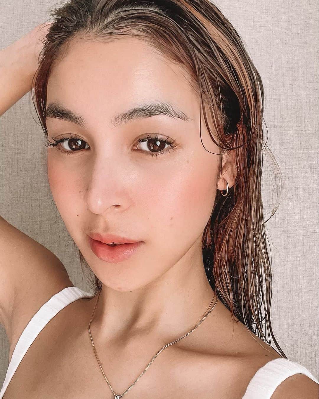 ジュリア バレットのインスタグラム：「Glass Skin Facial + Thermage FLX is my new favorite combo!!! Thank you for your magic @belobeauty 🤍」