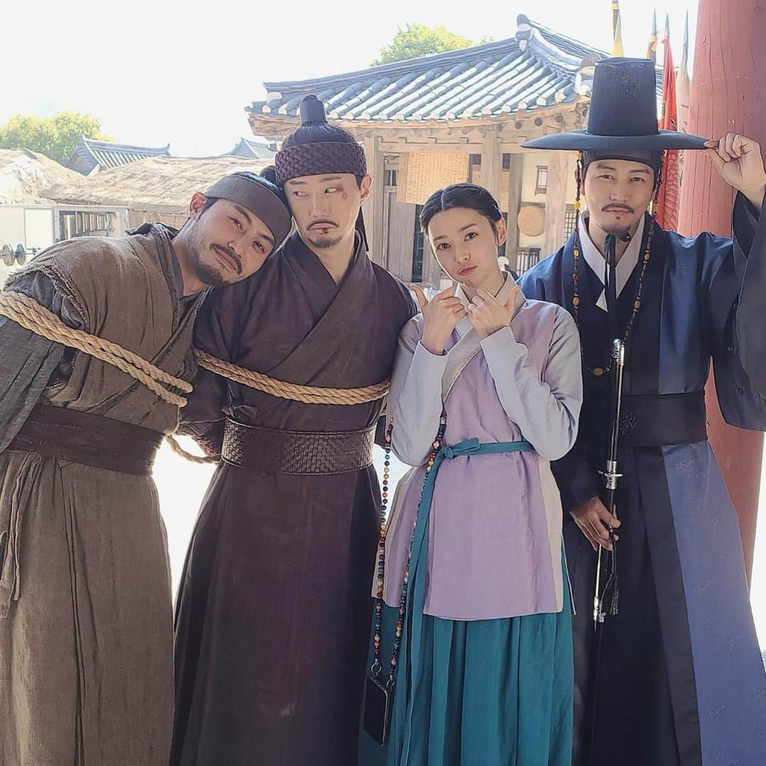 シン・ジフンのインスタグラム：「오늘밤 암행어사 본방사수하시오💕」