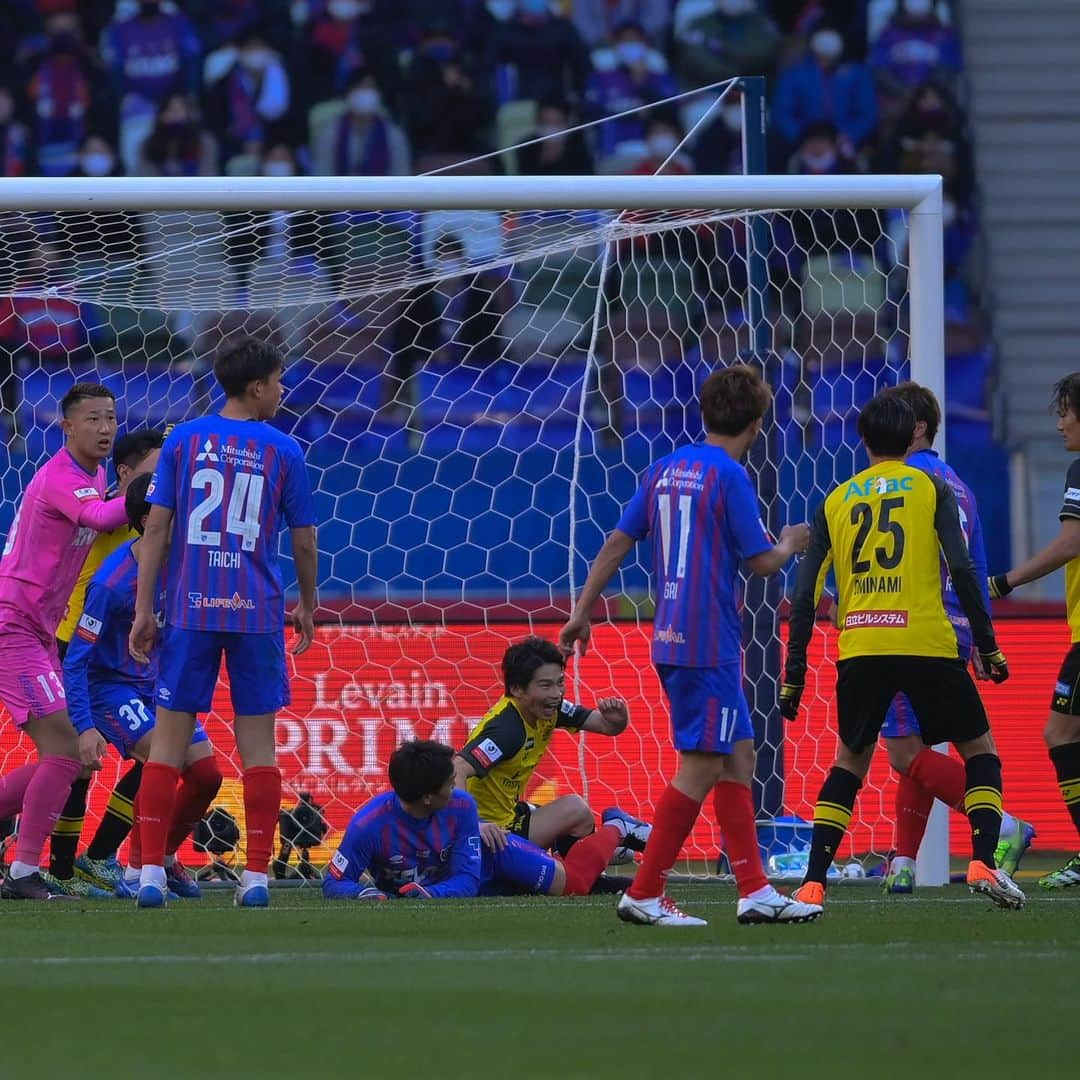 ゲキサカさんのインスタグラム写真 - (ゲキサカInstagram)「越年延期となった柏とのファイナルを制したFC東京、11年ぶり3度目のルヴァン杯制覇  #ルヴァン杯 #ルヴァンカップ #levaincup  #柏レイソル #FC東京 #決勝 #final #優勝 #🏆 #champion #soccer #football #サッカー #フットボール #⚽️ #gekisaka #ゲキサカ ©︎KokiNAGAHAMA」1月4日 16時46分 - gekisaka