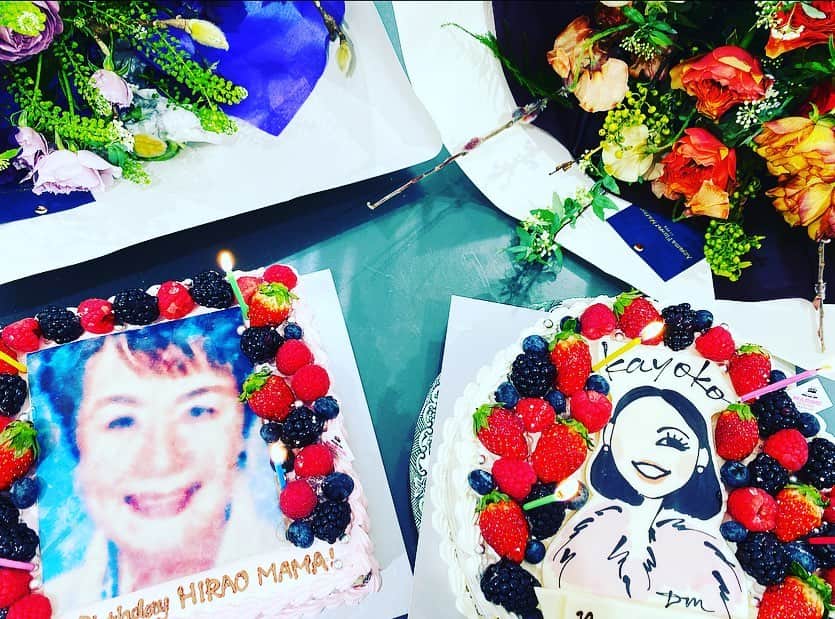 HiRAO INCのインスタグラム：「. Thank you @hiraoinc ❤️  毎年クオリティがどんどん高くなる誕生日ケーキ  母のケーキには、母の絵手紙がデザインされていて爆笑  毎年、年末の忙しい中、新年の手配してくれるスタッフに感謝。 心よりありがとう🙏🙏🙏✨✨✨✨  サイコーの始業。 2021年のスタートです！  @daichi_1127 のイラストがケーキになったよ✨ かわいい❤️」