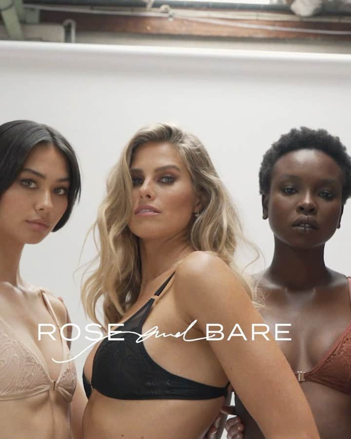 ナタリー・ジェーン・ローザーのインスタグラム：「WALKING IN TO THE NEW YEAR IN @ROSEANDBARE 💥🔥💥  @shannon_lawson @bhollitt @yayadeng_ @sarahstephens7 by @just_milu 🎞 for my new @roseandbare range」