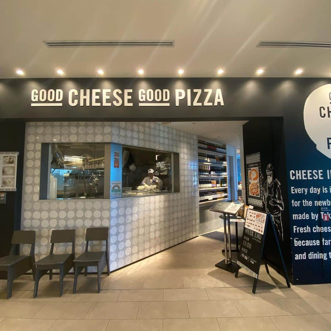 ウルフさんのインスタグラム写真 - (ウルフInstagram)「【#日比谷　GOOD CHEESE GOOD PIZZA】﻿ ﻿ おしゃれな店内で食べる絶品チーズ＆ピザ！🐺﻿ ﻿ ブッラータ　1,320円(税込)﻿ ビスマルク　1980円(税込)﻿ ﻿ 日比谷駅から徒歩0分にあるGOOD CHEESE GOOD PIZZAはチーズ工房も併設しめ激ウマなチーズやピザを提供するお店！﻿ ﻿ 取り立てのミルクをその日の内に使って作るブッラータは濃厚だけどしつこくなくて◎﻿ コクと甘みもあって新鮮さが伝わってくる、ほんと上品なお味🥺﻿ ﻿ マルゲリータの上にブッラータが乗ったピザもあってそれがお得！﻿ だけど、おすすめはビスマルクの上にブッラータを乗せて食べる🥺﻿ ﻿ 初めはチーズだけ味わって途中でビスマルクの上に乗せてみて、ほんと最高！！！﻿ ﻿ あとバルサミコが甘酸っぱくて美味しいよー！﻿ これ買って帰りたいくらい﻿ ﻿ ごちそうさまでした🐺﻿ ﻿ ※美味しさ、映え、コスパの評価は注文した商品だけの個人的な評価になります。﻿ ﻿ コロナの影響で営業時間や提供商品が異なる場合があるので、お店に電話などで確認してね！﻿ ﻿ 何か質問や感想あればコメント、DMお待ちしてます😚﻿ ﻿ また、ウルフを見て食べたら投稿やストーリーでタグ付けで知らせてくれると喜びます😚﻿ いいねやコメントしにいくのでぜひ教えてね🥺﻿ ﻿ 🚃日比谷駅から徒歩0分﻿ 💺50席くらいかな？﻿ 📍東京都千代田区有楽町1-1-2 東京ミッドタウン日比谷2F﻿ ⏰ [平日]﻿ ランチ 11:00〜16:00（L.O.15:00）﻿ ディナー 17:00〜22:00（L.O. フード21:00/ドリンク21:30）﻿ [土・日・祝]﻿ 11:00～22:00（L.O. フード21:00/ドリンク21:30）﻿ 日曜営業﻿ ﻿ 定休日…施設に順ずる﻿ ﻿ #日比谷カフェ #日比谷グルメ #日比谷ランチ #日比谷スイーツ #goodcheesegoodpizza」1月4日 16時52分 - wolf.0313