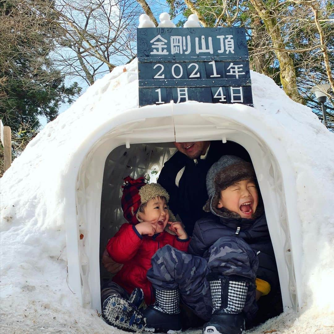 北方大地さんのインスタグラム写真 - (北方大地Instagram)「甥っ子の空と玄が初の金剛山デビュー！　﻿ ﻿ 空は1人で登りから下りまで歩ききりました✌️﻿ ﻿ ﻿ ﻿ #甥っ子﻿ ﻿ INSPIRIT オンラインショップ 紹介コード→ TS13199﻿ ﻿ ﻿ ﻿ ﻿ ﻿ #日本﻿ #大阪﻿ #大国町﻿ #総合格闘技﻿ #格闘技﻿ #格闘家﻿ #キックボクシング﻿ #ボクシング﻿ #レスリング﻿ #柔術﻿ #パンクラス﻿ #トレーニング﻿ #フィットネス﻿ #スポーツ ﻿ #アスリート﻿ #稲垣組﻿ #MMA﻿ #pancrase﻿ #japan﻿ #training﻿ #sports ﻿ #athlete ﻿ #inspiritjapan﻿ #fashion」1月4日 16時54分 - kitakatadaichi330