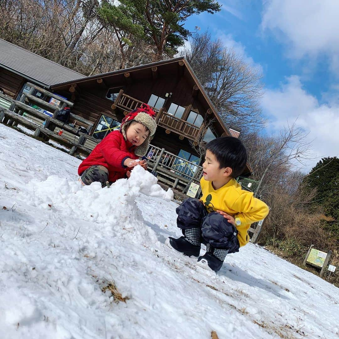 北方大地さんのインスタグラム写真 - (北方大地Instagram)「甥っ子の空と玄が初の金剛山デビュー！　﻿ ﻿ 空は1人で登りから下りまで歩ききりました✌️﻿ ﻿ ﻿ ﻿ #甥っ子﻿ ﻿ INSPIRIT オンラインショップ 紹介コード→ TS13199﻿ ﻿ ﻿ ﻿ ﻿ ﻿ #日本﻿ #大阪﻿ #大国町﻿ #総合格闘技﻿ #格闘技﻿ #格闘家﻿ #キックボクシング﻿ #ボクシング﻿ #レスリング﻿ #柔術﻿ #パンクラス﻿ #トレーニング﻿ #フィットネス﻿ #スポーツ ﻿ #アスリート﻿ #稲垣組﻿ #MMA﻿ #pancrase﻿ #japan﻿ #training﻿ #sports ﻿ #athlete ﻿ #inspiritjapan﻿ #fashion」1月4日 16時54分 - kitakatadaichi330