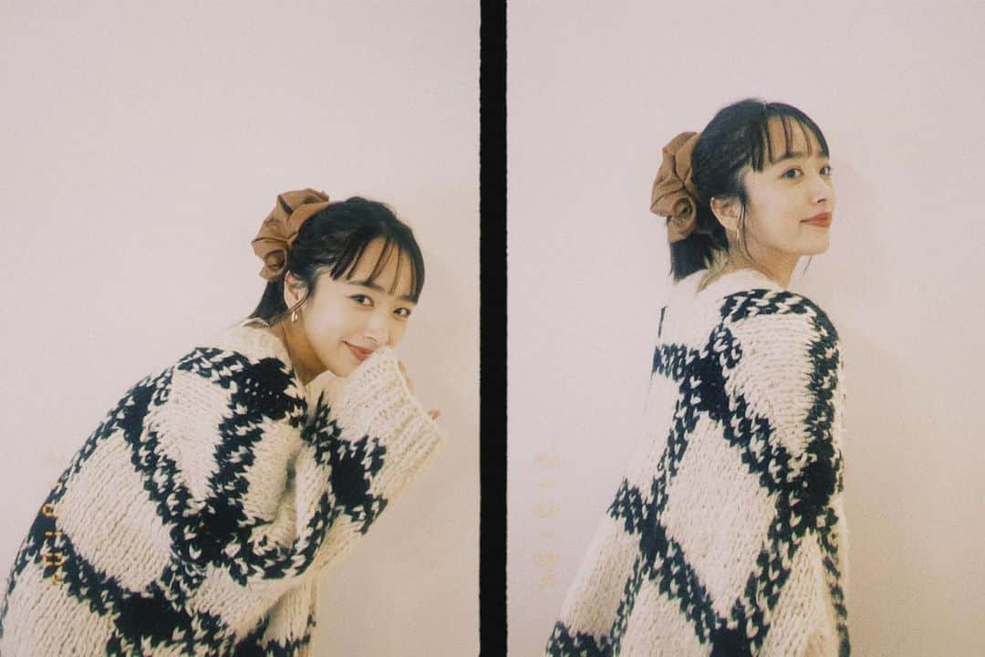 近藤千尋のインスタグラム：「ポニーテールできる長さに なったよー👱🏻‍♀という報告。笑 シュシュは @potete_potete   今日はYouTubeの撮影をしました📸 仕事始めの方もたくさんいたと思います❗️ 娘も学校がスクールが始まりました🏫 引き続き体調管理に気をつけて ご飯を沢山食べて免疫つけましょう❗️🤲」