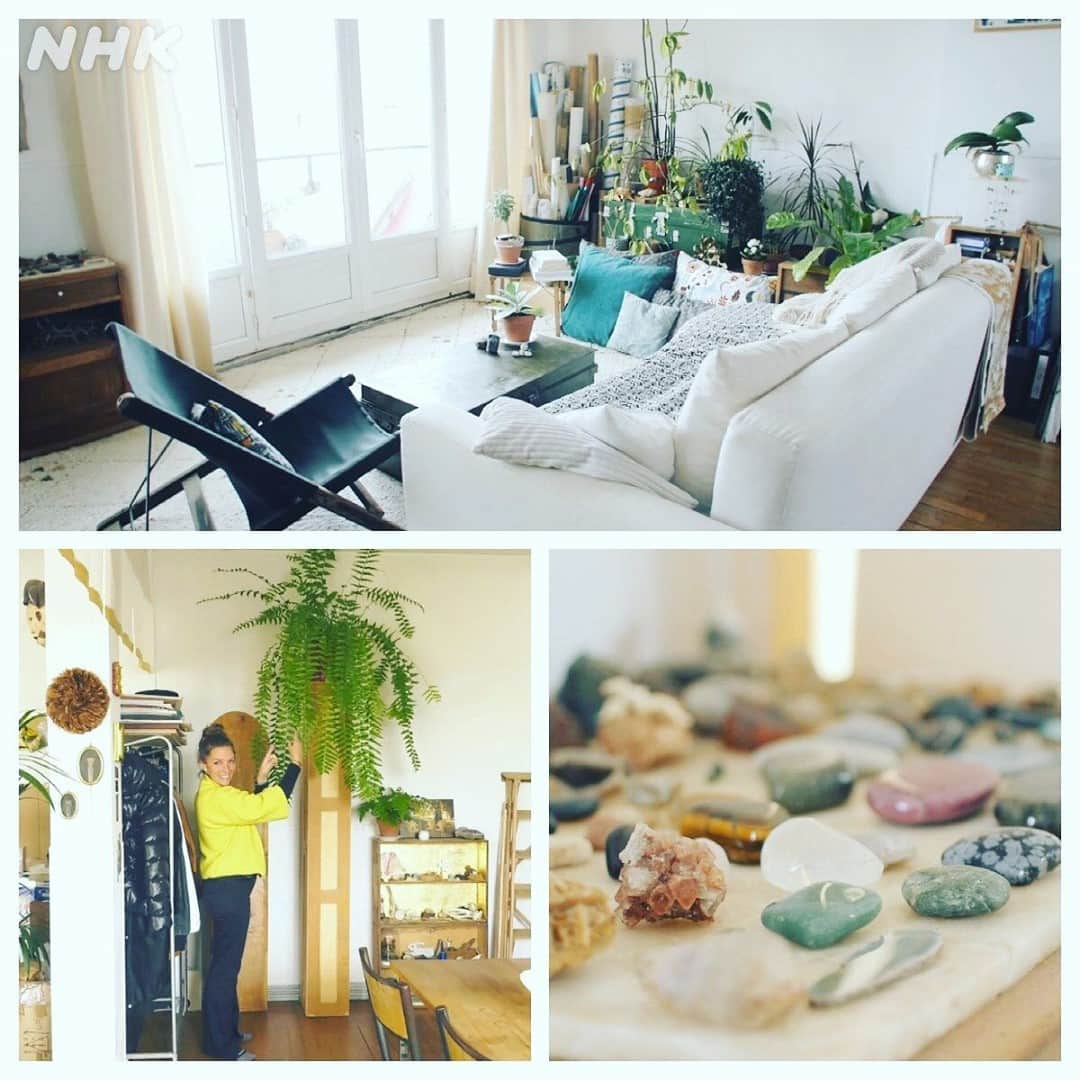 NHK「世界はほしいモノにあふれてる」さんのインスタグラム写真 - (NHK「世界はほしいモノにあふれてる」Instagram)「✨幸せ感じる　おうちって…🧐✨  こんにちは🌞  みなさんは、お部屋の中に、 #大好きなもの って、 飾っていますか？  せかほしスタッフは、棚のひとつを "幸せグッズ"スペースにして、 花や写真を飾っております☺️  こちらは番組に登場する、 フランス パリのアーティストのお部屋 🍀 ✨  「家は、私を守ってくれる繭であり 　友達や家族と過ごす場所でもある」  笑顔になれたり、考えたり、 🏠 これからの人生で紡いでいく 自分とお部屋と大切な人たちのストーリー。  壁紙や素敵なアイテムも、 たくさん登場します。 あなたの妄想インテリア・・・ かきたてられるかも✨  どうぞお楽しみに！  #nhk #セカホシ #22時30分　 #鈴木亮平　#JUJU 　#神尾晋一郎 #世界はほしいモノにあふれてる #sekastagram  #おうち時間　 #セルフリノベーション #DIY #お部屋づくり #interior #decolation #renovation  #フランス　#イタリア　#日本」1月4日 17時00分 - nhk_sekahoshi