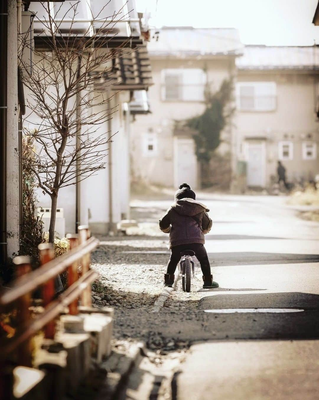 ?長野県 観光 公式インスタグラム さんのインスタグラム写真 - (?長野県 観光 公式インスタグラム Instagram)「//﻿ Photo by @mikkk_ko ﻿ New Years in Nagano (Nagano Pref.)  Nagano is Japan’s fourth largest prefecture and is quite long from north to south. From region to region, people have their own unique ways of spending the New Year’s holiday.   Everyone has their own memories of the holidays from when they were young, regardless of how much time has passed or how far from home they’ve become.  ＝＝＝＝＝＝＝＝＝﻿ ﻿ 故郷を思う 「信州のお正月」 ＠長野県  南北に長い長野県 お正月の過ごし方も文化も 地域や家庭によって違います⛄️  誰にでも忘れられない お正月の思い出があるはず✨  いつもと違う新年 遠く離れていても 故郷に思いを馳せてみませんか😊 ＿＿＿＿＿＿＿＿＿　﻿ ﻿ Location / Nagano Pref., Japan ﻿ ﻿ #おうちでながの﻿ #長野のいいところ ﻿ #信州のお正月 #長野県 ＿＿＿＿＿＿＿＿＿ ﻿ ﻿ 📸インスタアワード作品募集中📸﻿ 応募期間12/28～2/28﻿ 詳しくはプロフィールのリンクからご覧ください﻿。」1月4日 17時00分 - nagano_japan