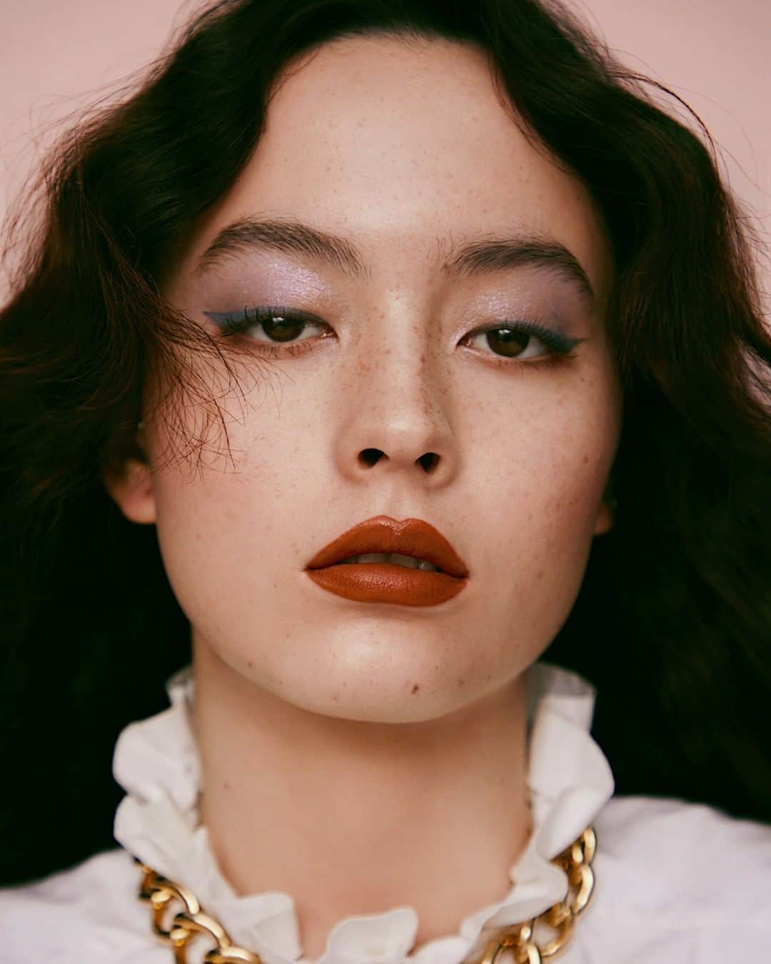 SUQQU公式Instgramアカウントさんのインスタグラム写真 - (SUQQU公式InstgramアカウントInstagram)「Purple, Grey & Orange - The Top Three Colors to match this springtime. <Items> ・GLOW POWDER FOUNDATION ・SIGNATURE COLOR EYES 101 HARUGUMO *limited ・NUANCE EYELINER 03 Grey ・COMFORT LIP FLUID FOG 104 TERIBI *limited ・NAIL COLOR POLISH 131 KIRIMIDORI *limited  パープル、グレー、オレンジ。この春気になるカラーTOP３の共演。 <使用アイテム> ･ グロウ パウダー ファンデーション ･ シグニチャー カラー アイズ 101 春雲 -HARUGUMO［限定色］ ･ ニュアンス アイライナー 03 グレー ･ コンフォート リップ フルイド フォグ 104 照陽 -TERIBI［限定色］ ･ ネイル カラー ポリッシュ 131 霧碧 -KIRIMIDORI ［限定色］  橘色，灰色，紫色，今年洋溢春天色彩的重點色彩。 ･晶采光艷粉餅 ･晶采盈緻眼彩盤 101 春雲 -HARUGUMO　［限定色］ ･晶采艷色眼線筆 03 灰色 ･晶采柔艷脣釉（霧光） 104 照陽 -TERIBI［限定色］ ･晶采妍色指甲油 131 霧碧 -KIRIMIDORI ［限定色］  #SUQQU #スック #cosmetics #jbeauty #suqqucolormakeup #2021spring #springcollection #シグニチャーカラーアイズ #春雲 #ニュアンスアイライナー #コンフォートリップフルイドフォグ #照陽 #霧碧 #TheFashionPost」1月4日 17時00分 - suqqu_official