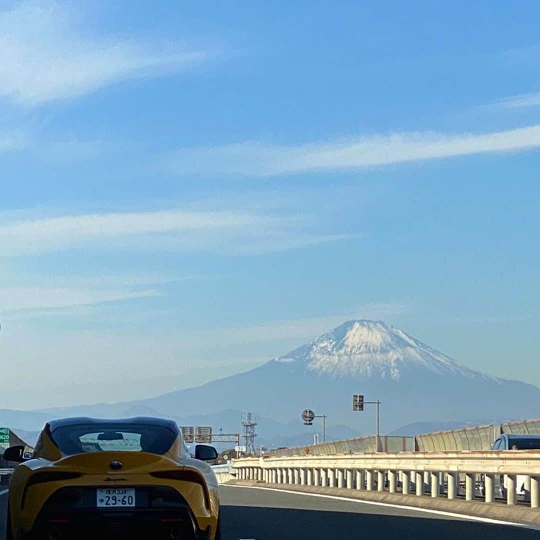 織戸学さんのインスタグラム写真 - (織戸学Instagram)「本日も最高の drive天気でした。  途中で、見えて来た 富士山や、海岸通りからの景色が、 キラキラしてたな。 目に焼きついた。  さあ明日から 気合い入れ直して 2021年スタート。  #maxorido #maayaorido #maxmaaya #ridox #maxoridoracing  #130ryokohama #toyota #supra #grsupra #toyota86 #yokohama #yokohamawheel #advan #bride #projectmu #thespeedhunters #lambosupra」1月4日 17時01分 - maxorido