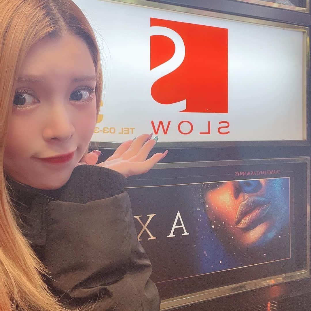坂口杏里のインスタグラム：「club  SLOW 新宿区歌舞伎町1-9-6 三経32ビル3F 0332008522  オープンいたしました❤️ 年明けは club  SLOW どーですかー🥰 坂口も出勤です💁‍♀️  ご不明の方は、お店へお電話お願いします✨」