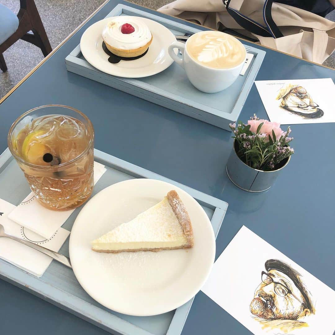 生形由佳のインスタグラム：「チェコ旅行でぷらり立ち寄ったいい感じのカフェ🙂」