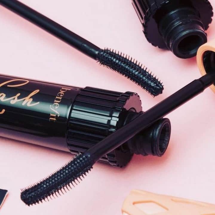 Benefit Cosmetics UKさんのインスタグラム写真 - (Benefit Cosmetics UKInstagram)「Happy Monday Benebabes 😘 Ready to take on the week? We recommend applying our Roller Lash mascara, a VERY strong coffee and go be the boss of your day 🙌」1月4日 17時12分 - benefitcosmeticsuk