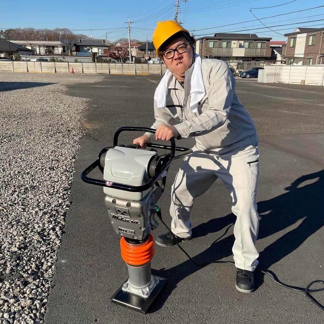 HIKAKINのインスタグラム：「どうも、道路工事キンです。」
