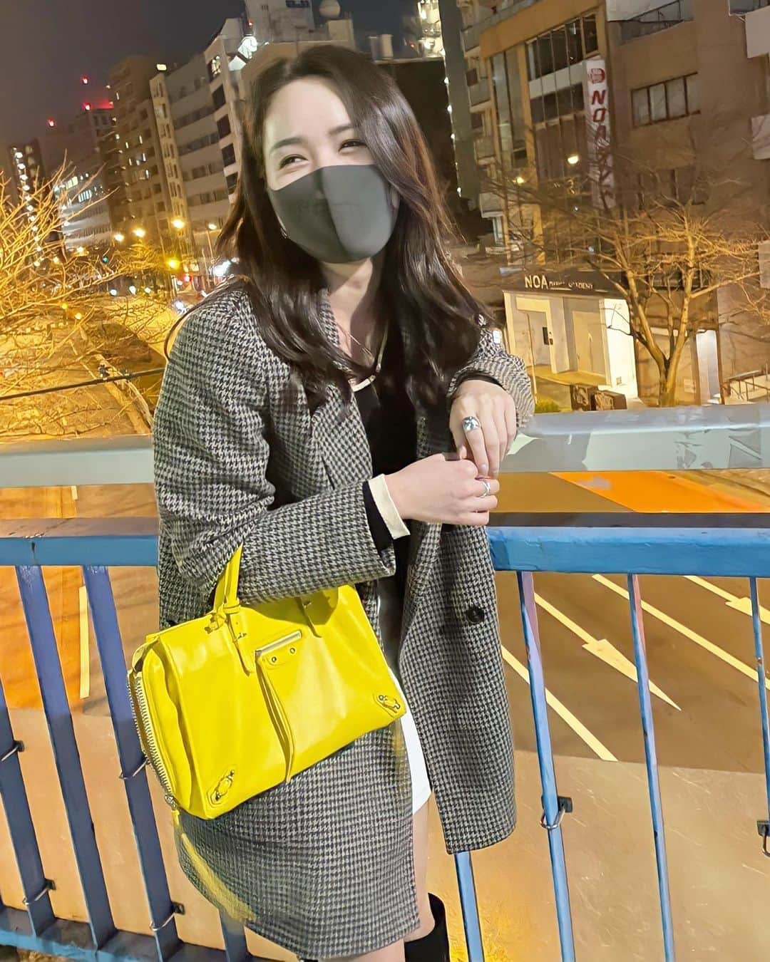 五十嵐みさのインスタグラム：「. 最近好きなイエロー💛 今年初出社おわり✌️ . #バッグ#イエロー#バレンシアガ#bag#yellow#balenciaga#恵比寿」