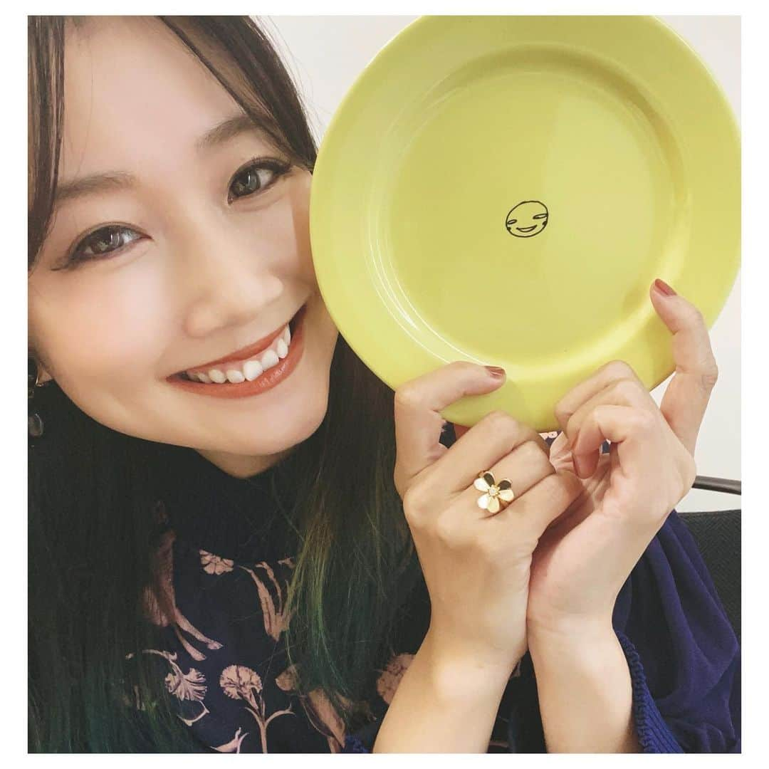 大塚愛さんのインスタグラム写真 - (大塚愛Instagram)「SMILY！  なくなり次第終了の 食器セットがつく 全部セット  https://shop.mu-mo.net/avx/sv/list1?jsiteid=OXI&categ_id=759  AIO　　#smily #smiley #smile #dish #食べた #後 #に #満腹 #わらい #まあ #いいじゃないか #それはそれで」1月4日 17時26分 - aiotsuka_official