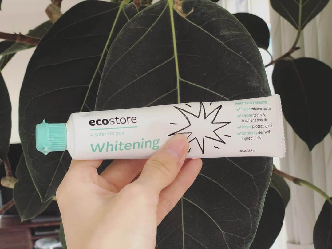 英玲奈のインスタグラム：「今年のお年賀は、 #ちりめん山椒　と、 @ecostore.jp  の、 #歯磨き粉 お年賀の定番はお菓子とか食べ物だけど、 他の方とかぶらない様にしたいから、 定番一つと、 @ecostore.jp 商品にするのがここ数年の私のお年賀。 私もリピートして使っている、 ホワイトニングタイプ。 自分が使って良かったものをお渡ししたいのです。  #お年賀」