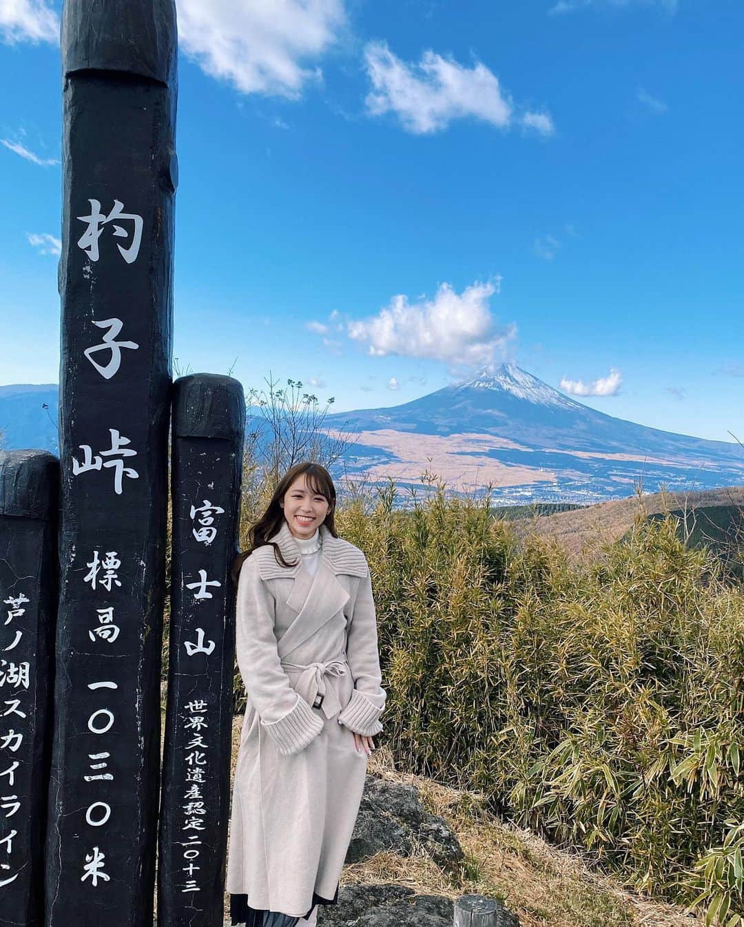 山本瑠香さんのインスタグラム写真 - (山本瑠香Instagram)「2021年 初投稿っ‼︎☀️  あけましておめでとうございます🎍🇯🇵 富士山を見に行ってきました🗻  今年もいーっぱい応援してくださると嬉しいです✨🤍 . . それにしても 2枚目の首の角度🥵笑笑  #2021 #あけおめ #happynewyear #富士山 #芦ノ湖 #新年」1月4日 17時41分 - mckg2020_no3