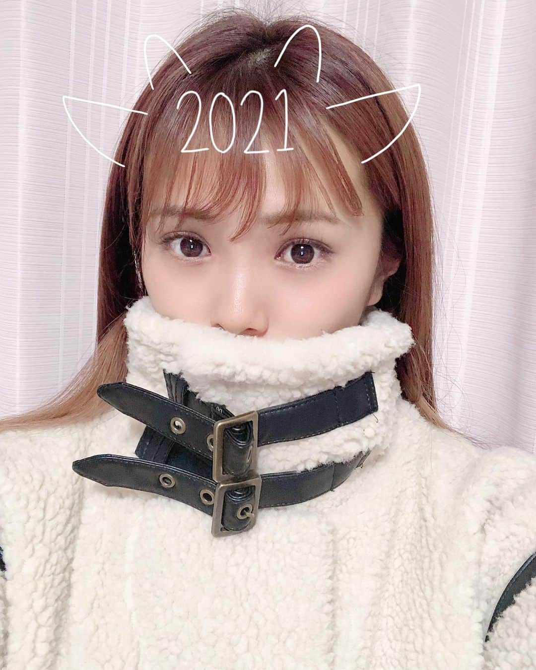 磯佳奈江さんのインスタグラム写真 - (磯佳奈江Instagram)「.﻿ Happy New Year!!﻿ あけましておめでとうございます！﻿ 今年は新しいことにたくさん挑戦して﻿ 成長できる年にしたいです☺︎﻿ ﻿ よろしくお願いします🐮﻿  今日から仕事始めの方もいるよね！ 体調には気をつけてみんな頑張りましょ🐮✨ #あけおめ #2021年 #勝負の年」1月4日 17時45分 - isochan89