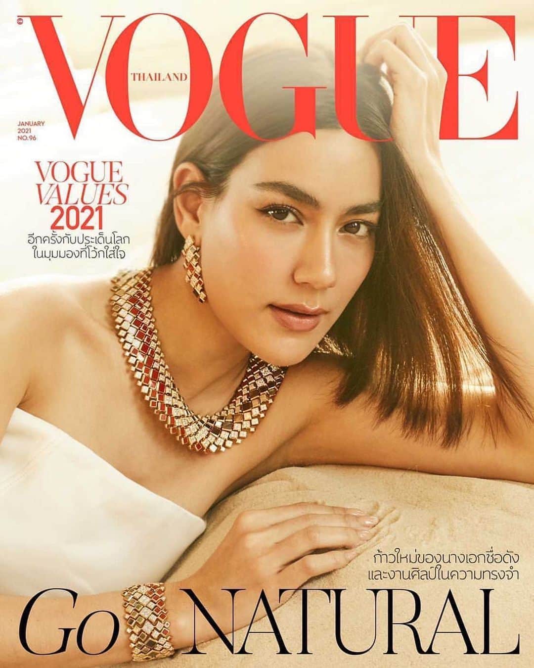 キンバリー・アン・ウォーテマス・ティアムシリのインスタグラム：「VOGUE'S DIGITAL COVER ปกดิจิทัลฉบับมกราคม 2021 โว้กเปิดศักราชใหม่ด้วยปกนางเอกสาว “คิมเบอร์ลี่ แอน โวลเทมัส” กับก้าวใหม่ของเธอในฐานะเฟรนด์ของแบรนด์จิวเวลรีระดับโลกอย่าง @cartier พร้อมเน้นย้ำเรื่องความยั่งยืนใน #VogueValues ประเด็นใหญ่ของโลกอย่างต่อเนื่อง รอชมภาพแฟชั่นทั้งหมดและบทสัมภาษณ์เจาะลึกได้ในโว้กฉบับมกราคมนี้ #VogueThailandJanuary2021   ช่างภาพ: ธาดา วาริช @tadavarich สไตล์ไดเร็กเตอร์: จิรัฏฐ์ ทรัพย์พิศาลกุล @sanshai นางแบบ: คิมเบอร์ลี่ แอน โวลเทมัส @kimmy_kimberley แต่งหน้า: อลงกรณ์ สุนทรพจน์ @andisoon ทำผม: มนัสวีร์ กิจพิศุทธิ์ @prieo ผู้ช่วยสไตลิสต์: ฐิตาภรณ์ พุกพัก อาร์ตไดเร็กเตอร์: วิวาน วรศิริ @wiwanwo เครื่องประดับ: Cartier @cartier」