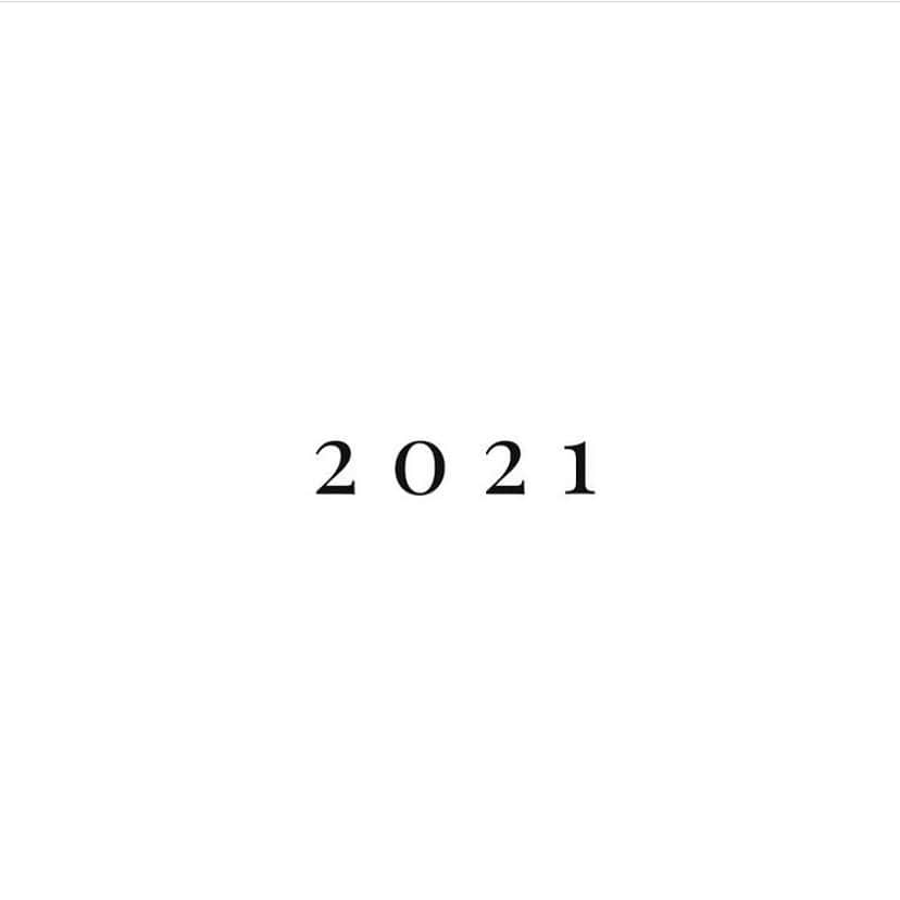 i_am_romikoのインスタグラム：「新年あけましておめでとうございます🌅🎍 2021年もよろしくお願いします！ 今年のおみくじは夫婦で末吉でした😳笑  #2021年」