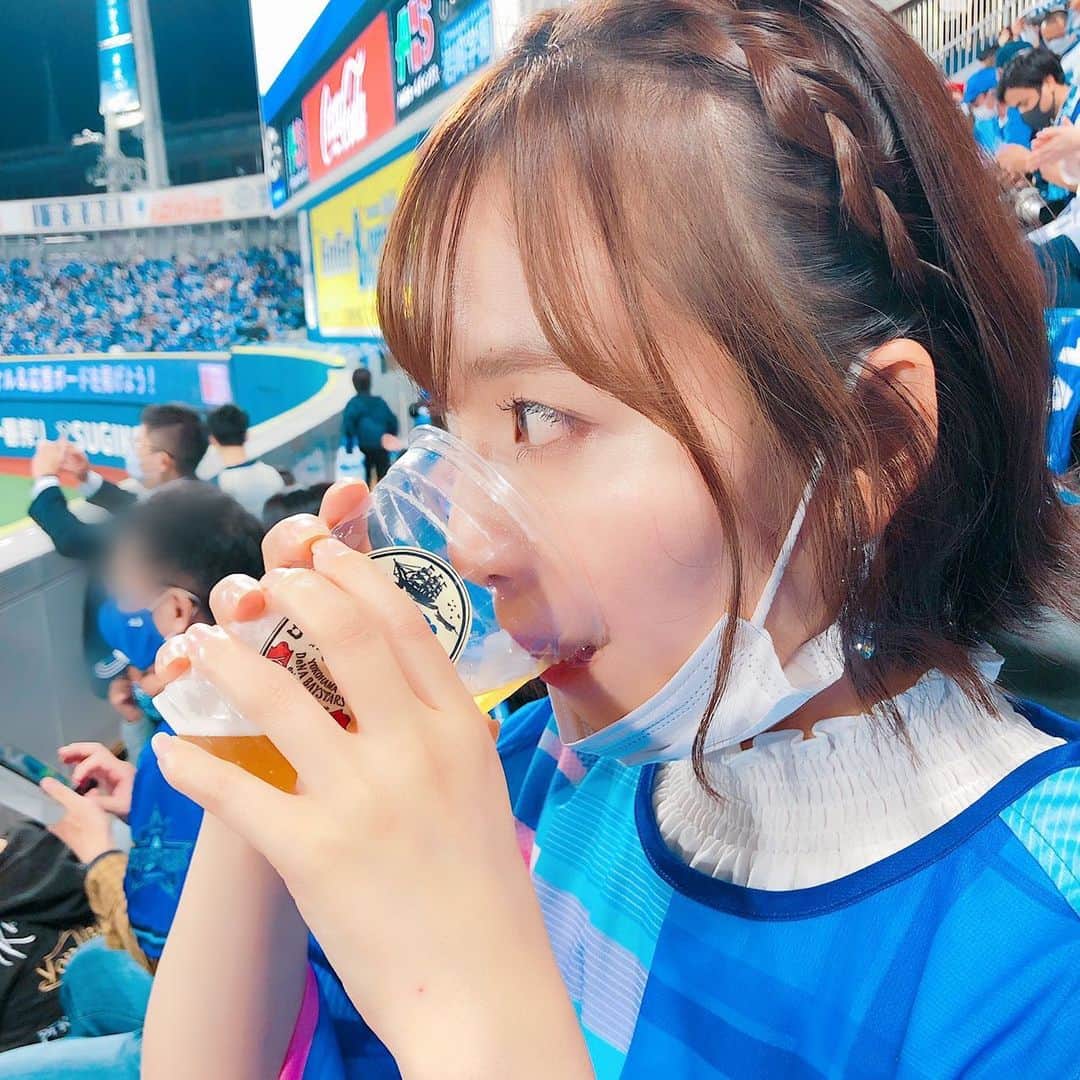 瀬村奈月のインスタグラム：「.【2021シーズン】⚾️🍻🍻 一体何回いけるかな〜！ 安心して観戦できる日が 早く訪れますように🥺🥺🥺 . #2020シーズン #プライベートも #野球観戦 #baystars  . もう開幕が待ち遠しい✨ . #baystars #ベイカラ #目玉チャーハン #ベイスターズエール #食べるの好きな人と繋がりたい #instafood #グルメ部 #飯テロ #飯ログ」