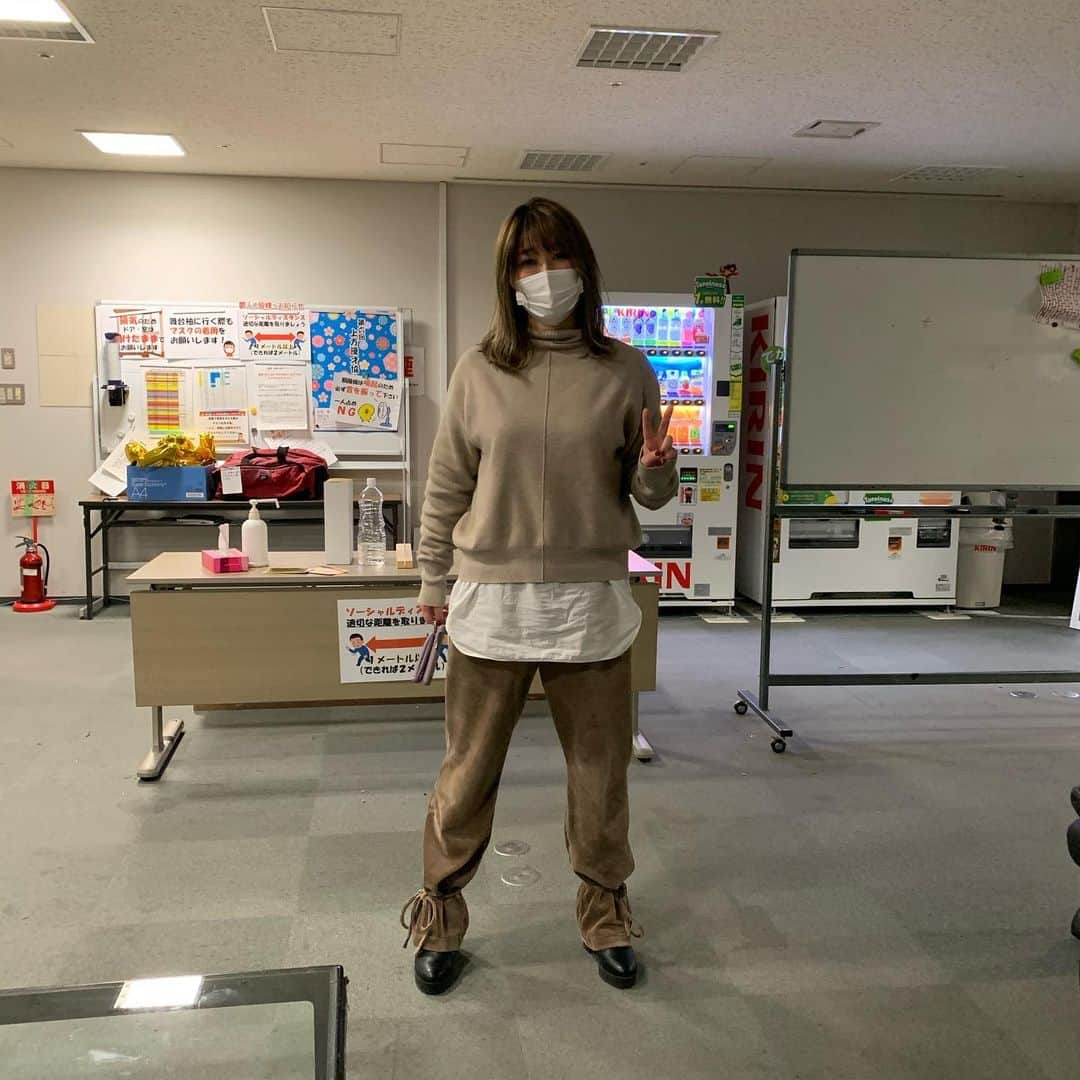 池田真一のインスタグラム：「紅しょうがの稲田が新年早々ズボンを絞り上げてた。」