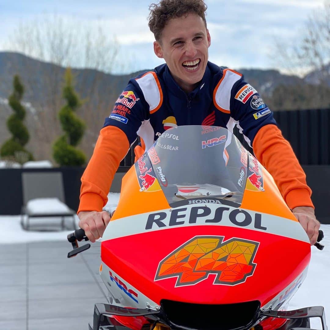 MotoGPさんのインスタグラム写真 - (MotoGPInstagram)「That smile says it all 🤩 @polespargaro unveils his 2021 @hrc_motogp bike ✨ #MotoGP #PE44 #Motorcycle #Racing #Motorsport #SwipeLeft ⬅️」1月4日 18時05分 - motogp