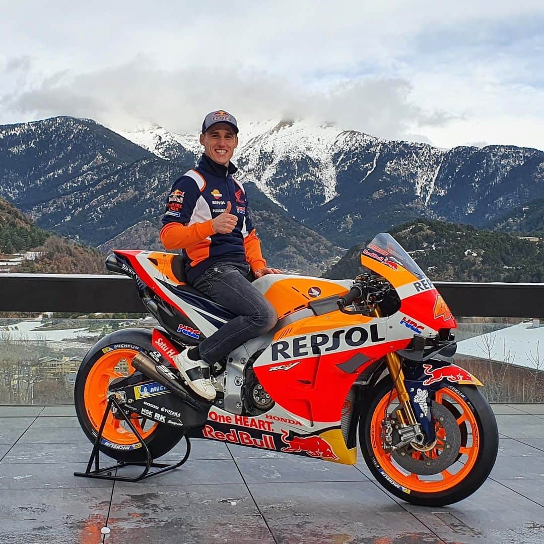 MotoGPさんのインスタグラム写真 - (MotoGPInstagram)「That smile says it all 🤩 @polespargaro unveils his 2021 @hrc_motogp bike ✨ #MotoGP #PE44 #Motorcycle #Racing #Motorsport #SwipeLeft ⬅️」1月4日 18時05分 - motogp