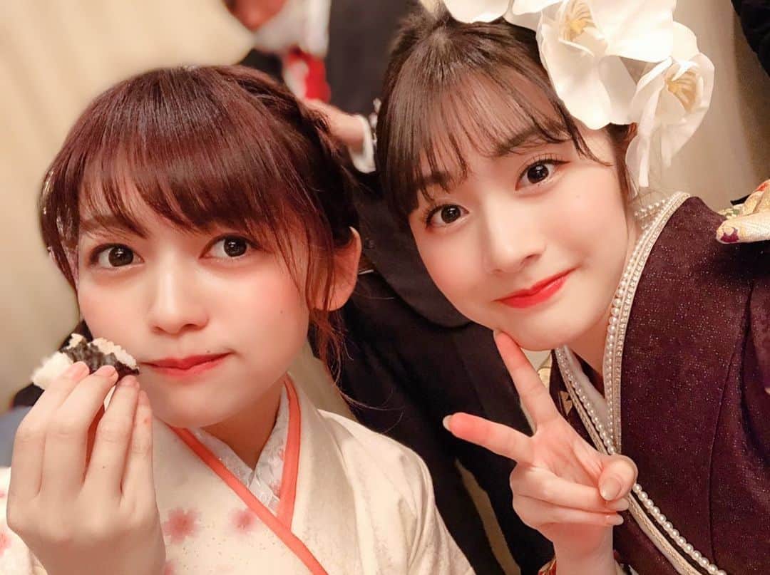 加藤美南のインスタグラム：「あゆ🥰 あゆとはオーディションのときから1番最初に仲良くなれて、合宿のときに夜中に2人でダンスして怒られたのは凄く思い出🤣 あゆはいつも頑張りすぎてるくらい頑張ってて、初期から変わらない姿勢で、どこまで凄い人なんだろうって簡単にはもう追いつけない背中をみながらいつまでも私の気持ちも自然と引っ張ってくれました。 あゆの笑顔って本当に可愛いくて幸せになるからこれからも世界救ってください🥺 あゆだいすきだよ😭✨✨」