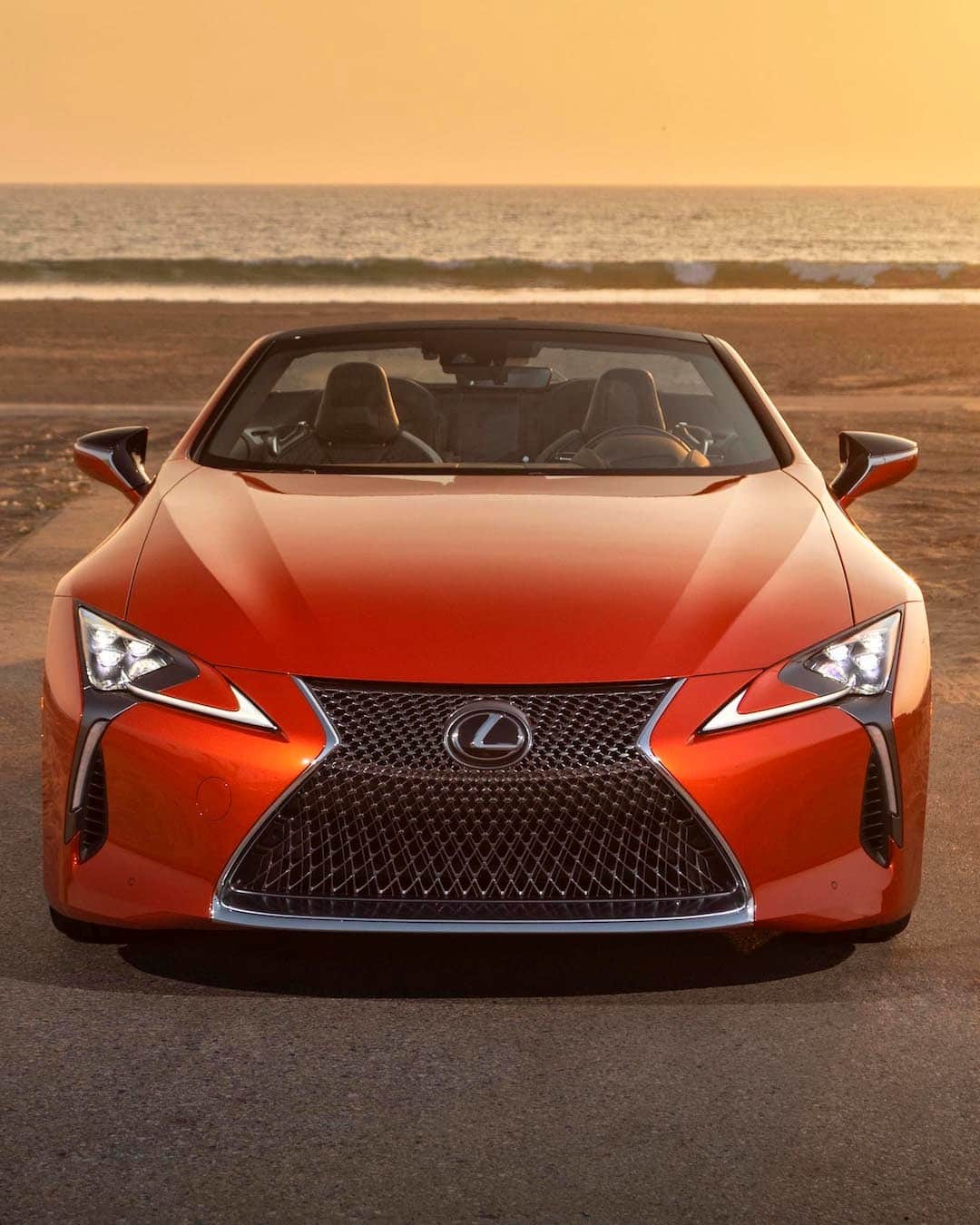 Lexus UKさんのインスタグラム写真 - (Lexus UKInstagram)「Life's a beach. #LexusLC #Convertible.  #Design #CarDesign #Automotive #Lexus #CarsofInstagram #LuxuryTravel #Luxury #Lexus」1月4日 18時00分 - lexusuk