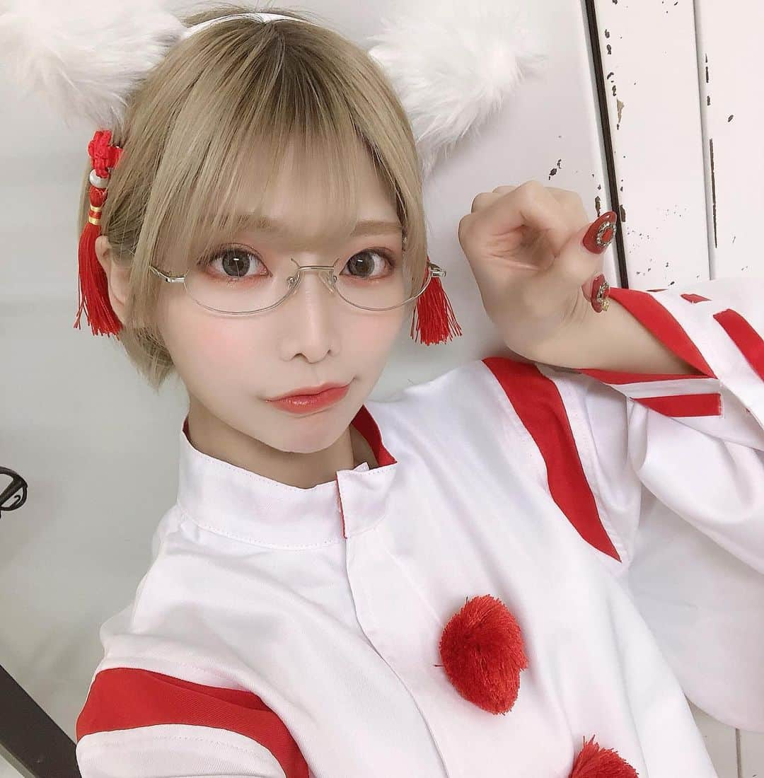 米倉みゆさんのインスタグラム写真 - (米倉みゆInstagram)「めがね狛犬🐶⛩ . わんわんわん . . . . #アイドル #アイドル衣装 #巫女 #巫女さん #コスプレ #コスプレイヤー #コスプレ女子 #コスプレ撮影 #正月 #お正月 #めがね #めがね女子 #メガネ女子 #眼鏡女子 #フェチ #メガネ #ショートヘア  #ショートカット #ショート女子 #中性 #ジェンダーレス #コスプレイヤーさんと繋がりたい #自撮り #japan #japanese #asia #asiangirls #girl #girls #like」1月4日 18時06分 - yone__miyu630