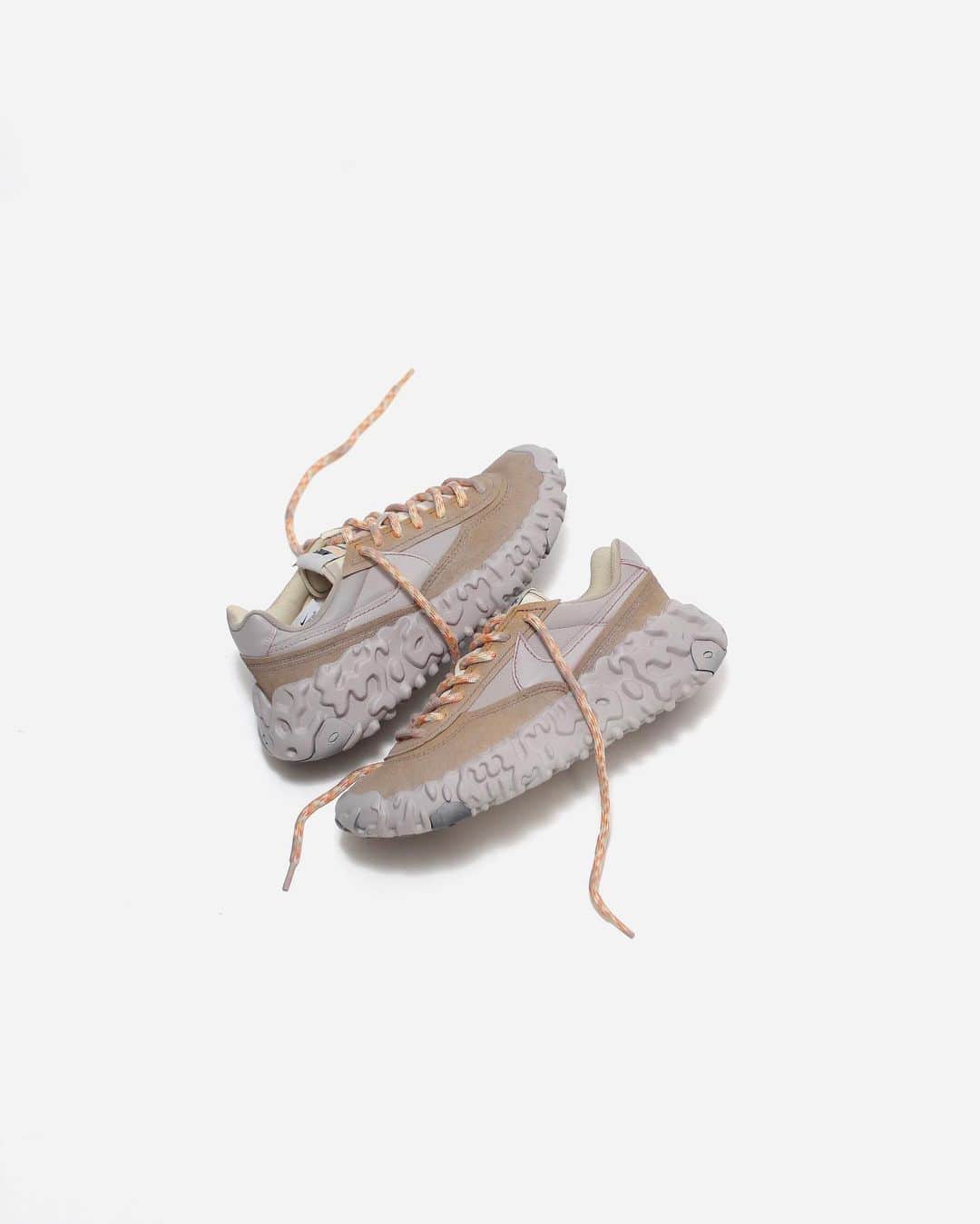 A+Sのインスタグラム：「2021. 1. 5 (tue) in store  ■NIKE OVERBREAK SP COLOR : COLLEGE GREY/COLLEGE GREY SIZE : 26.0cm-28.0cm PRICE : ¥15,500 (+TAX)  スタイリッシュに大胆。ナイキ　オーバーブレイク SPは、ブルーリボンスポーツのアイコニックな美しいトラックシューズと最先端のNike OverReactツーリングを融合させ、誰もが振り返るスタイルと比類のない快適性を実現。 合成スエードのオーバーレイは、グラデーションの染色で洗練されたスタイルを演出し、マルチカラーのロープシューレースとトランスルーセントのトゥキャップで存在感を高めます。  Stylish and bold. NIKE OVERBREAK SP combines beautiful blue ribbon sports track shoes with state-of-the-art Nike OverReact touring for a style that everyone looks back on and unmatched comfort. Synthetic suede overlays create a sophisticated look with gradient dyeing and a multi-colored rope lace and translucent toe cap for added presence.  #a_and_s #NIKE #NIKEOVERBREAK #NIKEOVERBREAKSP」