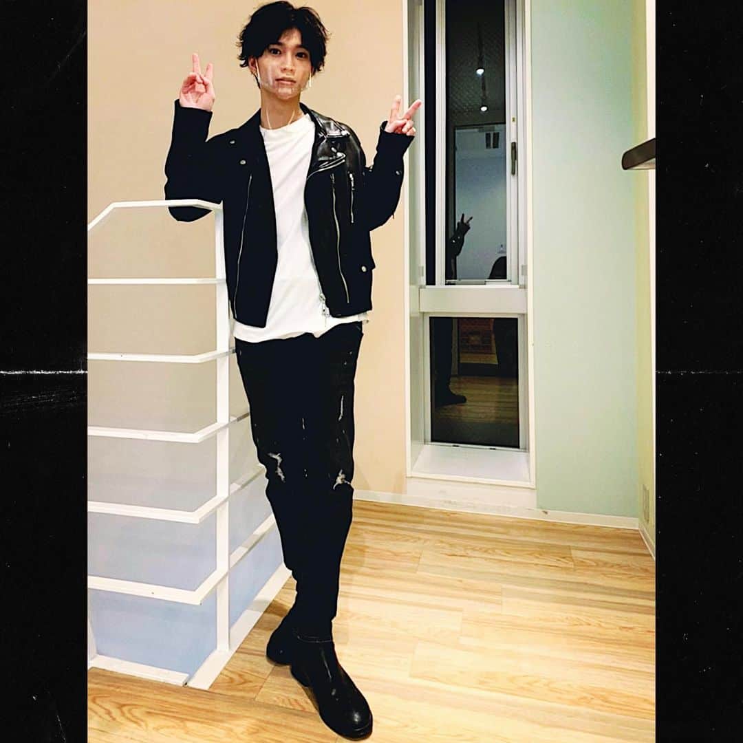 木津つばささんのインスタグラム写真 - (木津つばさInstagram)「BSフジ『RUNWAY〜トウキョウ ヘアアレンジ〜』  正月からお茶の間でのご視聴  誠に有難う御座いました！  テレビ出演はいつまで経っても嬉しいね！  喜んで頂けるように今年も邁進  致します！  こちらの写真はその時の  オフショットです！  お納め下さい！  【どんな時でも心から皆を幸せに】  木津つばさ  #theBLEU」1月4日 18時08分 - tsubasa__kizu