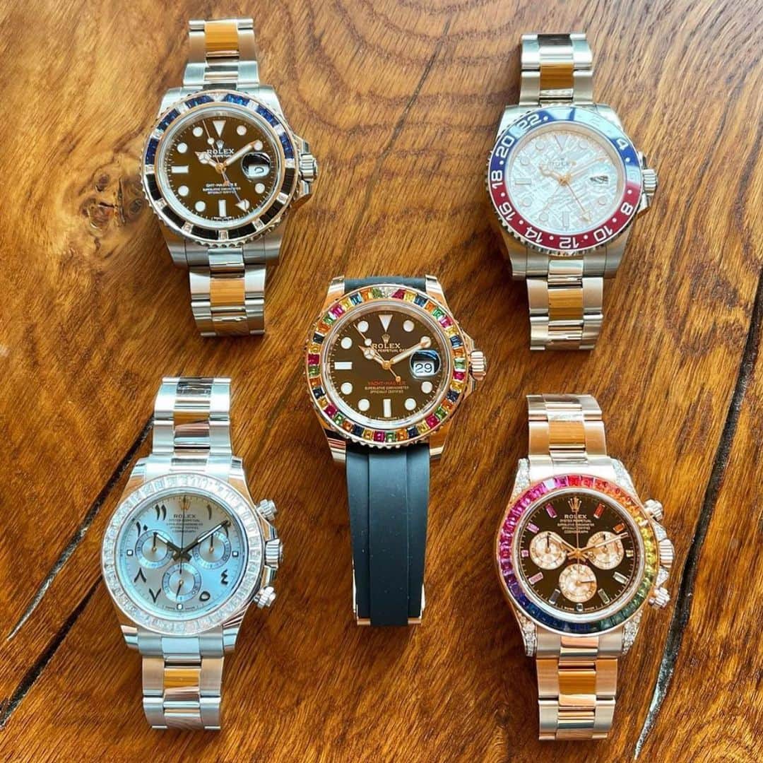 WATCHMANIAのインスタグラム：「Not your average Rolex collection.  @fumanku 📸  #rolex #rolexdaytona #rolexdaytonarainbow #daytonarainbow #rolexgmtmaster2 #gmtmaster2meteorite #rolexyachtmaster #rolexdaytonaplatinum #watchmania #swisswatch #swisswatches #horology #hautehorlogerie #dimond #rainbow」