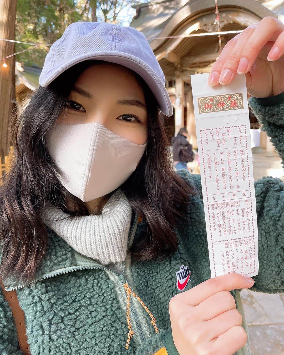 のインスタグラム：「. 初詣にいってきたよん⛩ お正月も自然のパワーたくさんもらってきた🌿 おみくじはなんと！5年連続大吉‼️ やったぁぁぁぁあ！はぴはぴ🤞 . 2021年も小さな幸せをたくさん見つけて happyに過ごせますよーに💕 . #宮崎#高千穂神社#高千穂#丑年#三社参り #謹賀新年#お正月#初詣#おみくじ#大吉 #happynewyear#happynewyear2021」