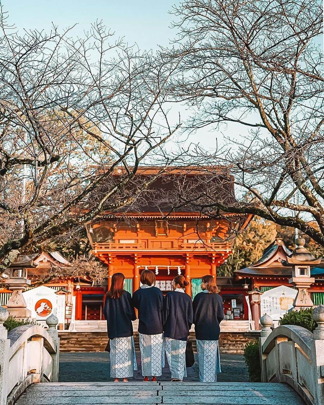 タビジョさんのインスタグラム写真 - (タビジョInstagram)「あけましておめでとうございます🐮🎍 2021年もよろしくお願いいたします☺️ 目標を掲げ、一歩一歩進んでいきましょう😆 新年第一弾ご紹介する「#タビジョ」はこちら💕 ＊＊＊＊＊＊ 📸 ＠t0.wakana さん 🚩静岡県「富士山本宮浅間大社」 ＊＊＊＊＊＊ #タビジョ #tabijyomap_japan #富士山本宮浅間大社」1月4日 18時23分 - tabi_jyo